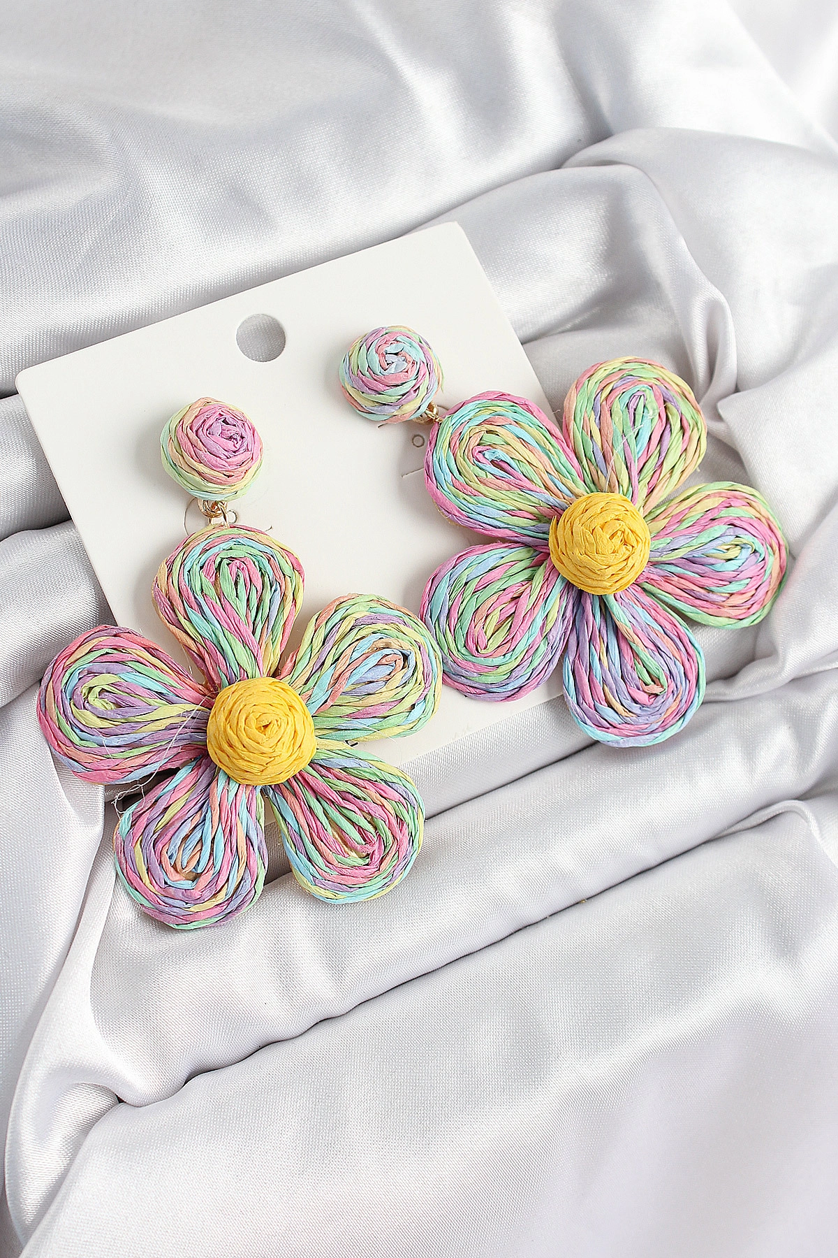 Pirinç Rainbow Papatya Model Gold Renk Kadın Hasır Küpe-0