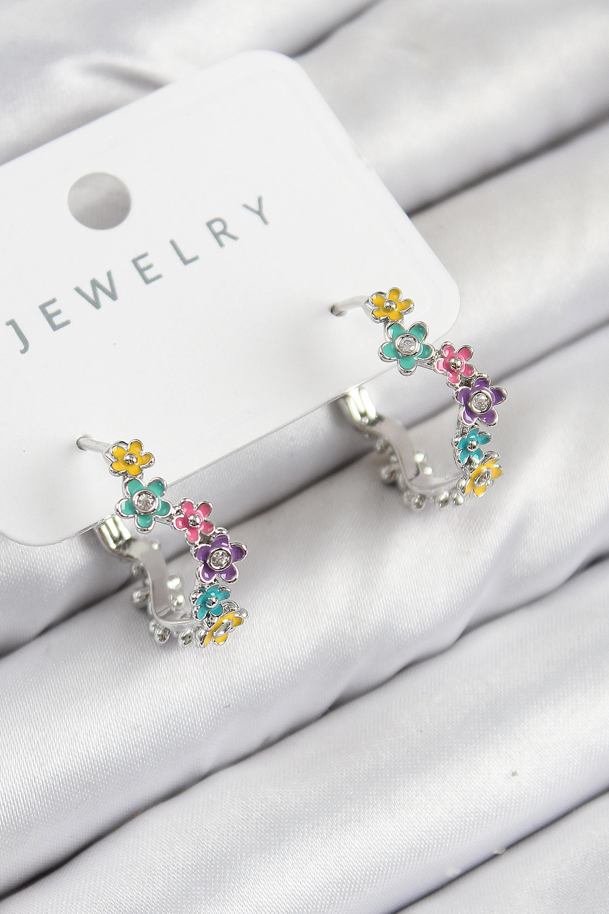 Pirinç Renkli Papatya Model Gümüş Renk Kadın Küpe-0