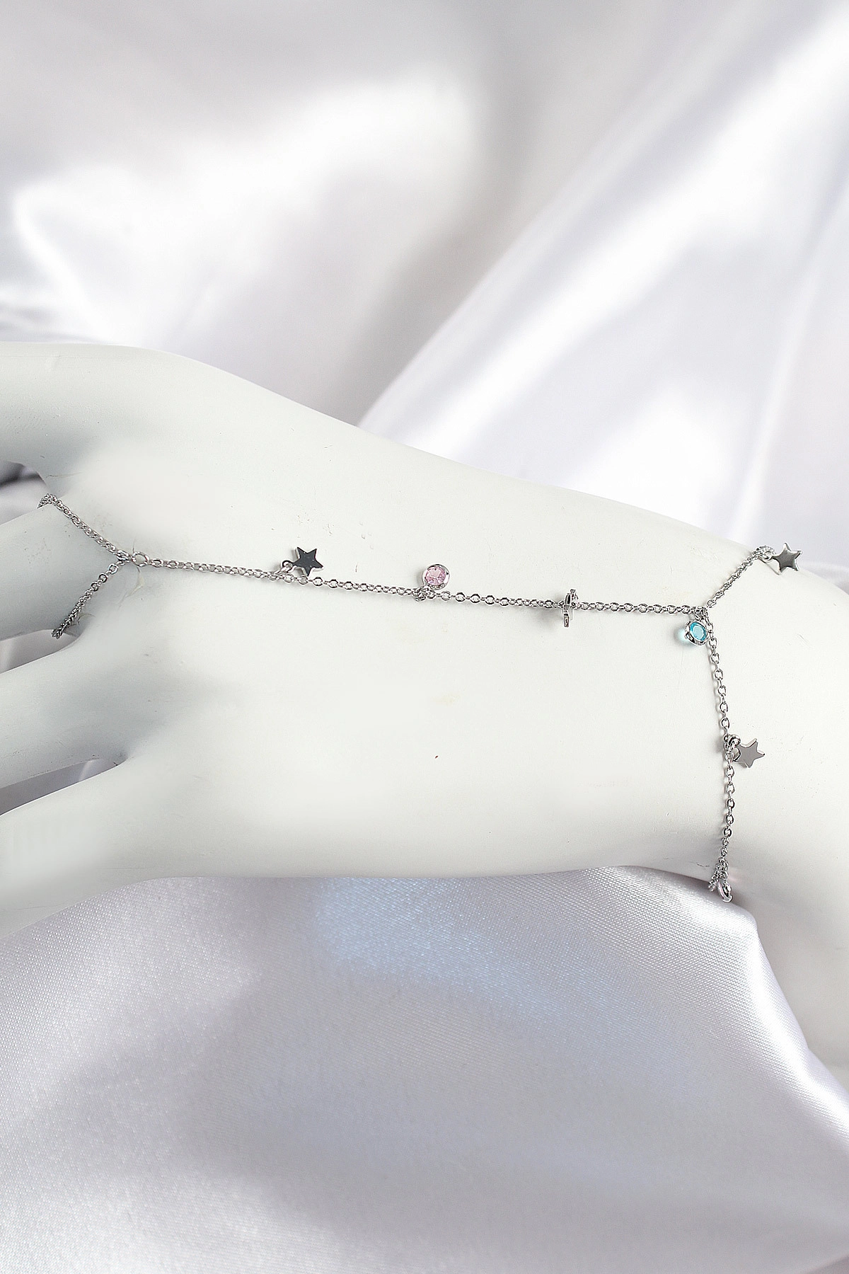 Pirinç Renkli Zirkon Taşlı Sallantılı Yıldızlı Model Gümüş Renk Kadın Şahmeran-0