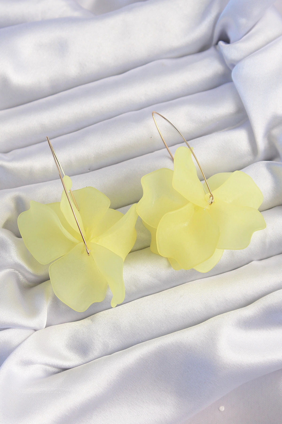 Pirinç Sarı Renkli Flora Küpe-0