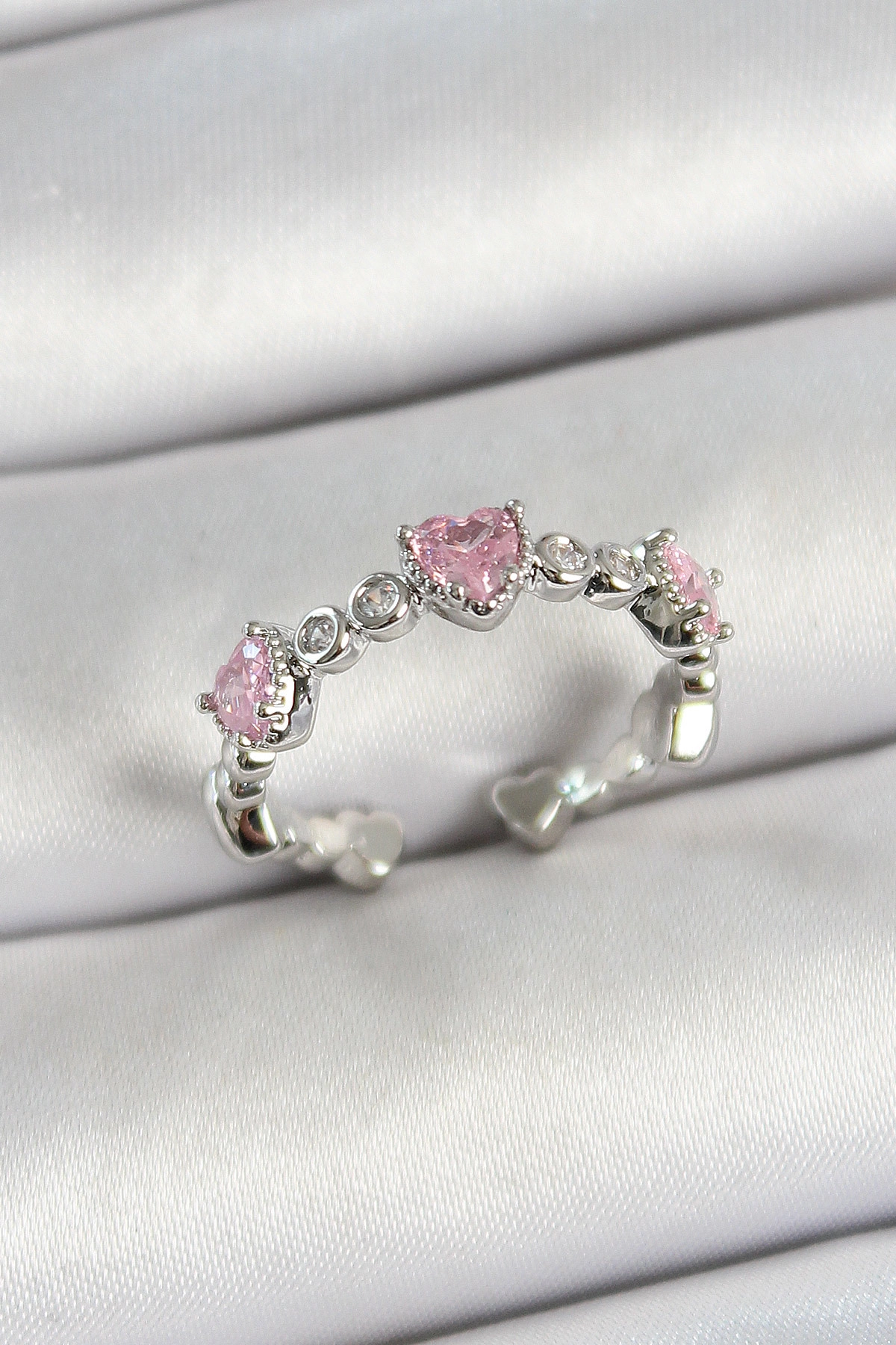 Pirinç Sıralı Kalp Figürlü Zirkon Taşlı Gümüş Renk Ayarlanabilir Kadın Yüzük-0