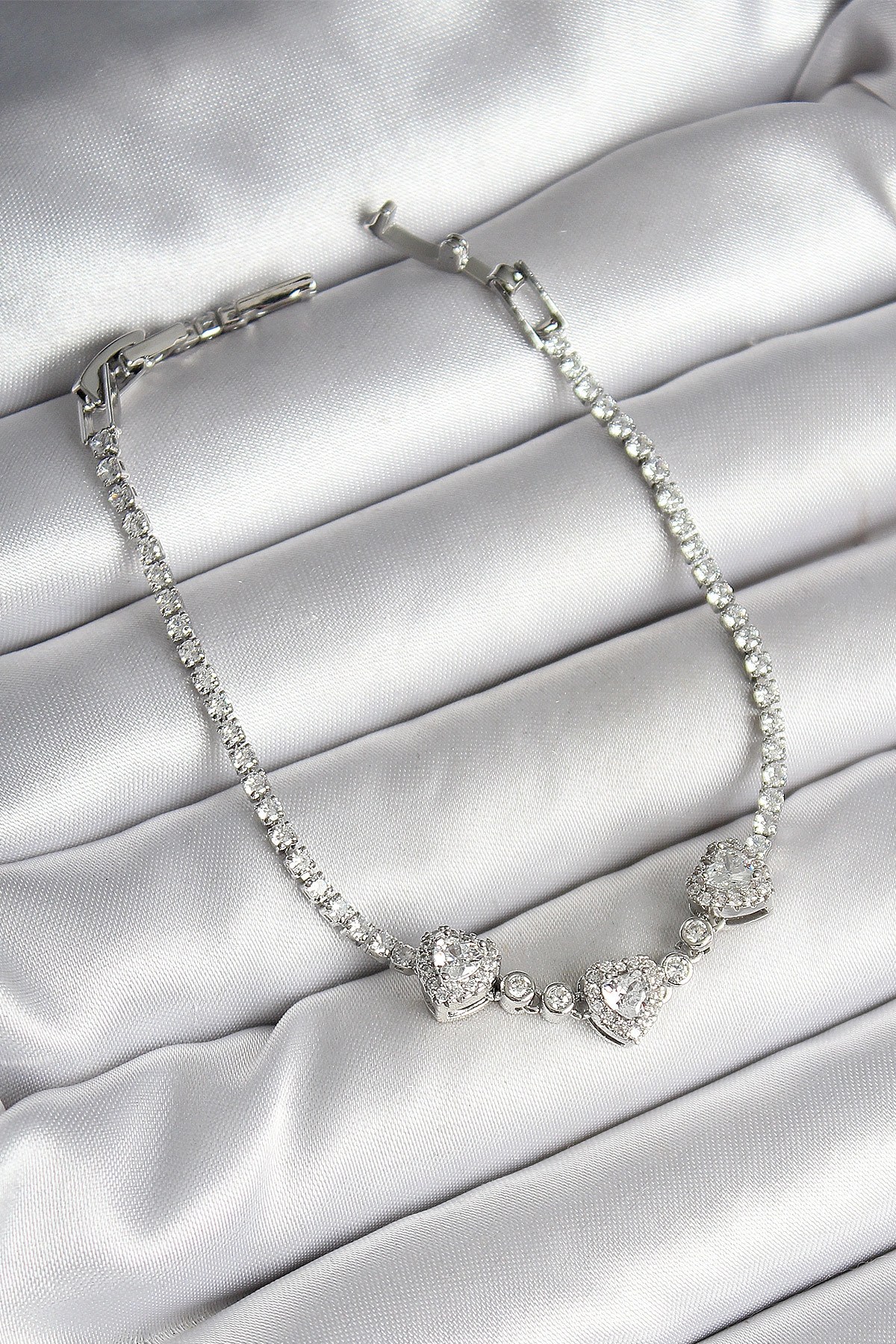 Pirinç Sıralı Kalp Figürlü Zirkon Taşlı Gümüş Renk Kadın Bileklik-0