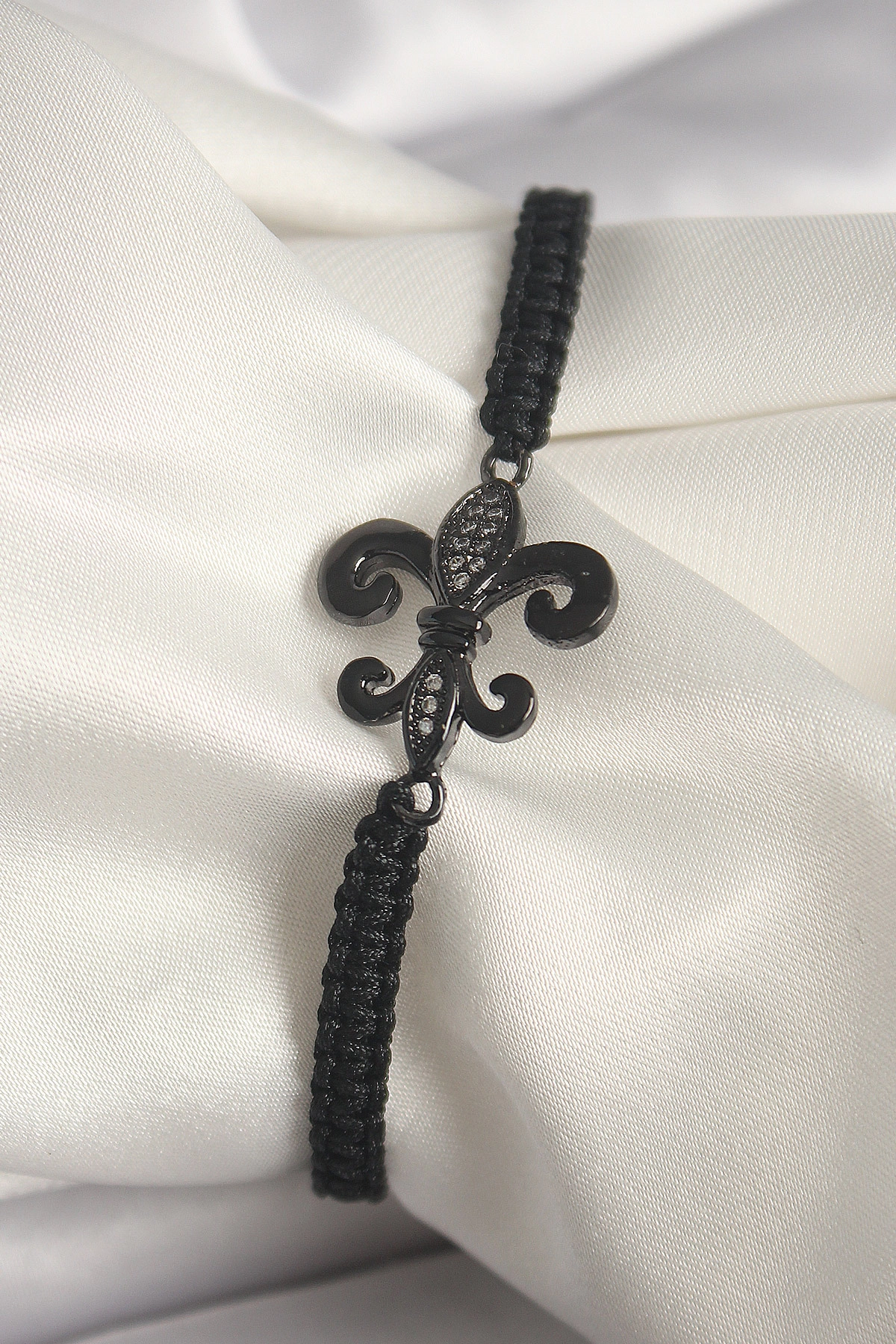 Pirinç Siyah Renk Zirkon Taş İşlemeli Zambak Figür Asansörlü Makrome Model Kadın Bileklik-0