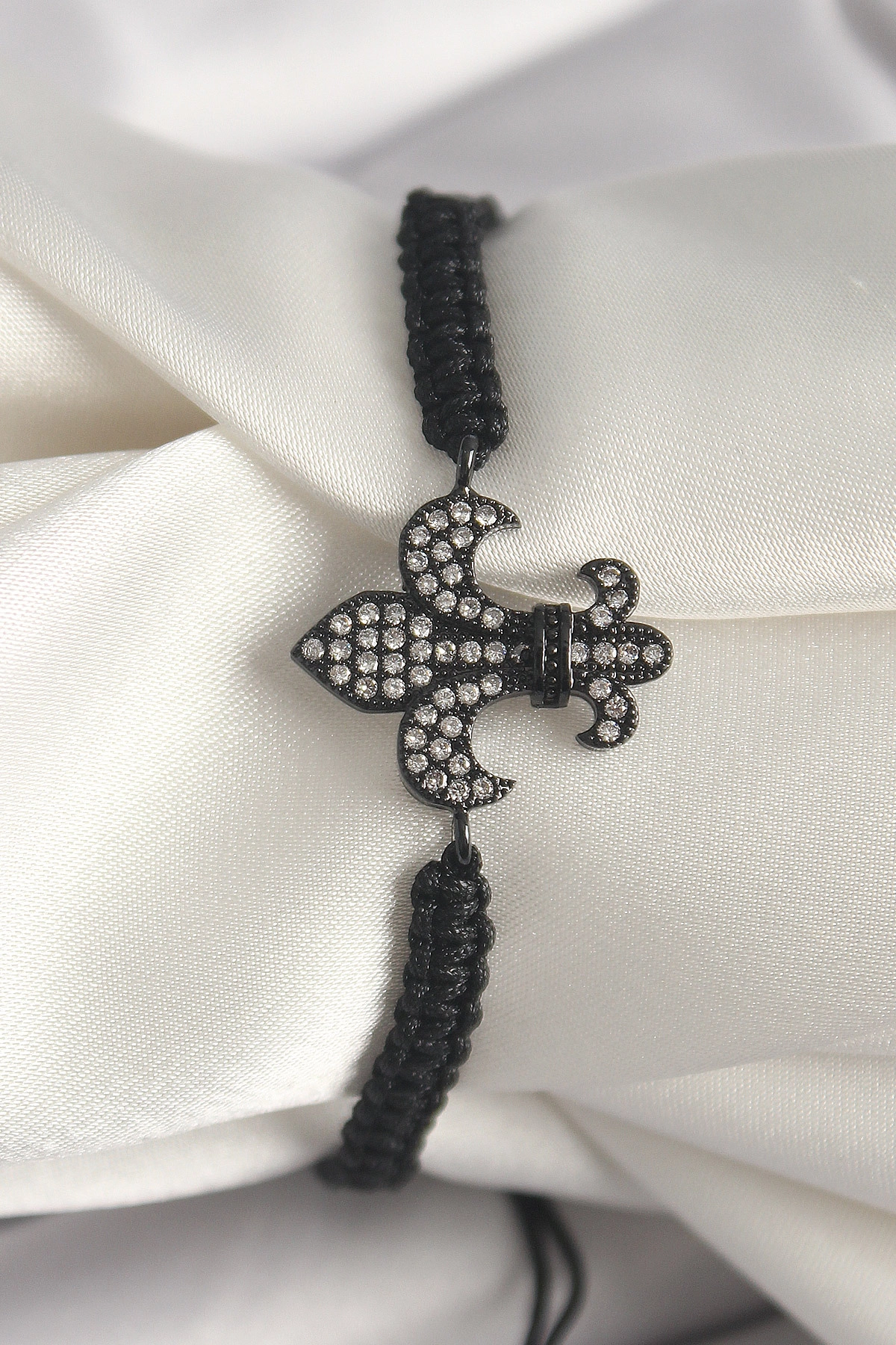 Pirinç Siyah Renk Zirkon Taşlı Zambak Figür Asansörlü Makrome Model Kadın Bileklik-0