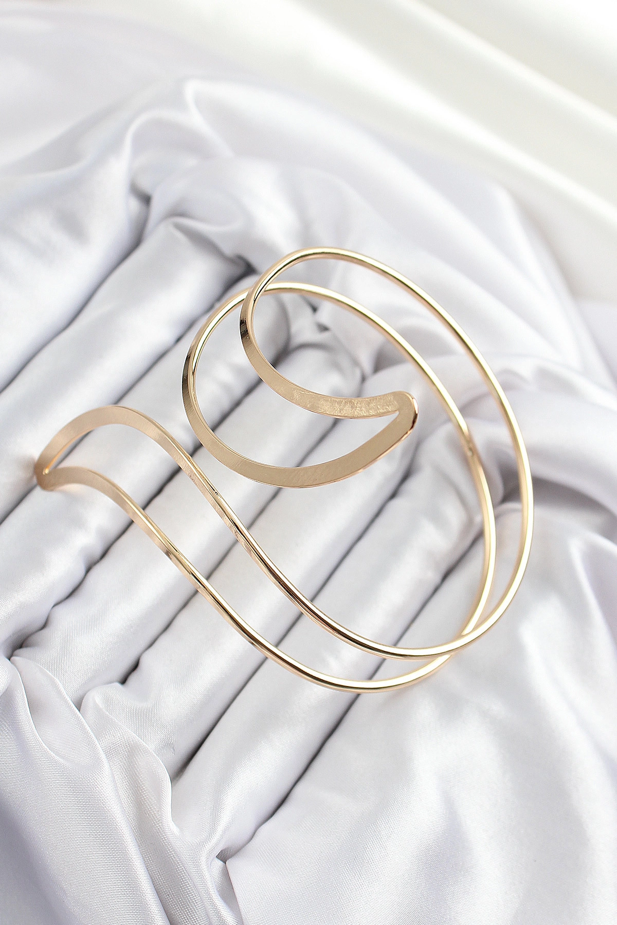 Pirinç Soyut Alev Desenli Gold Renk Kadın Pazu Bileklik-1