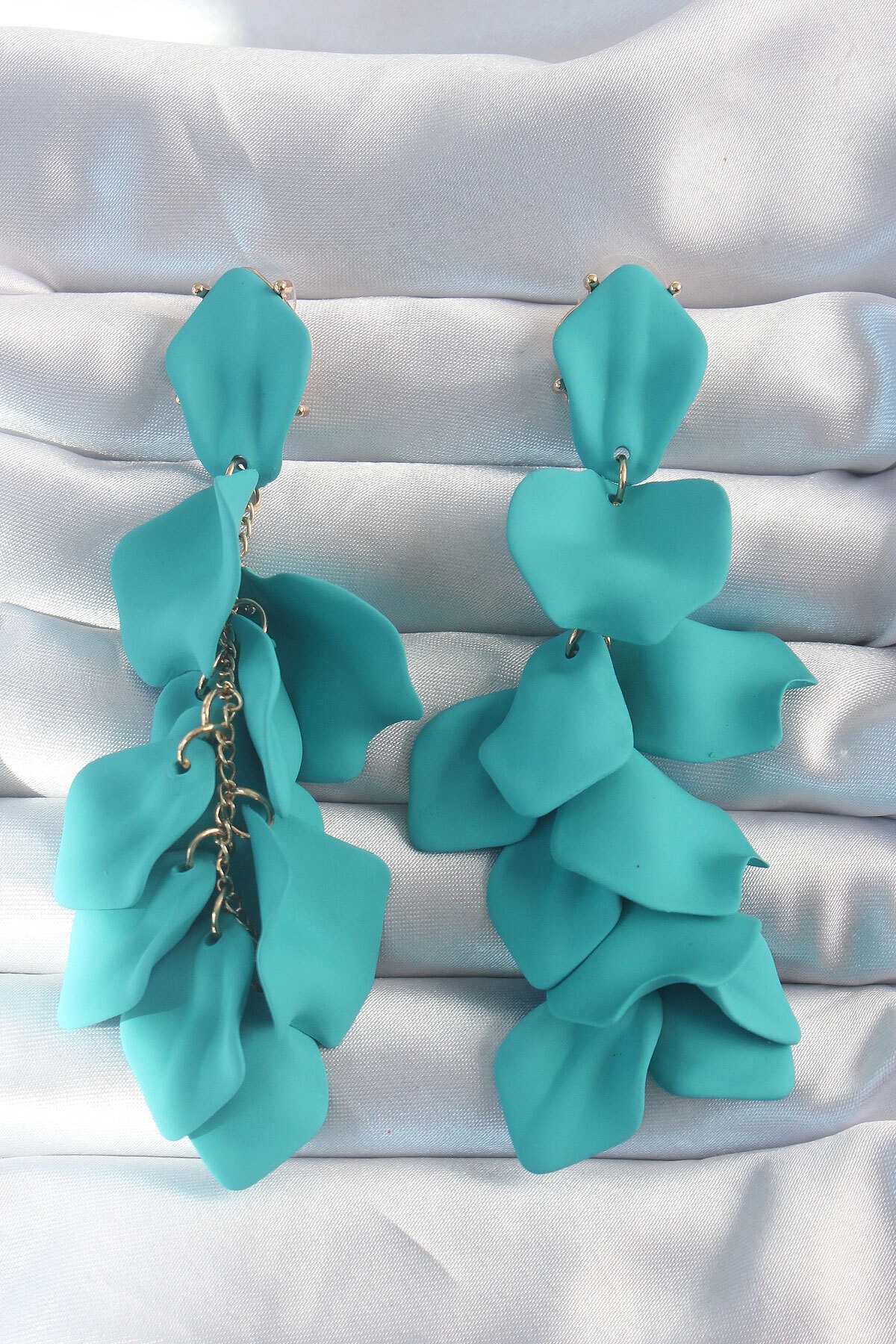 Pirinç Turkuaz Renk Sallantılı Yaprak Model Küpe-0