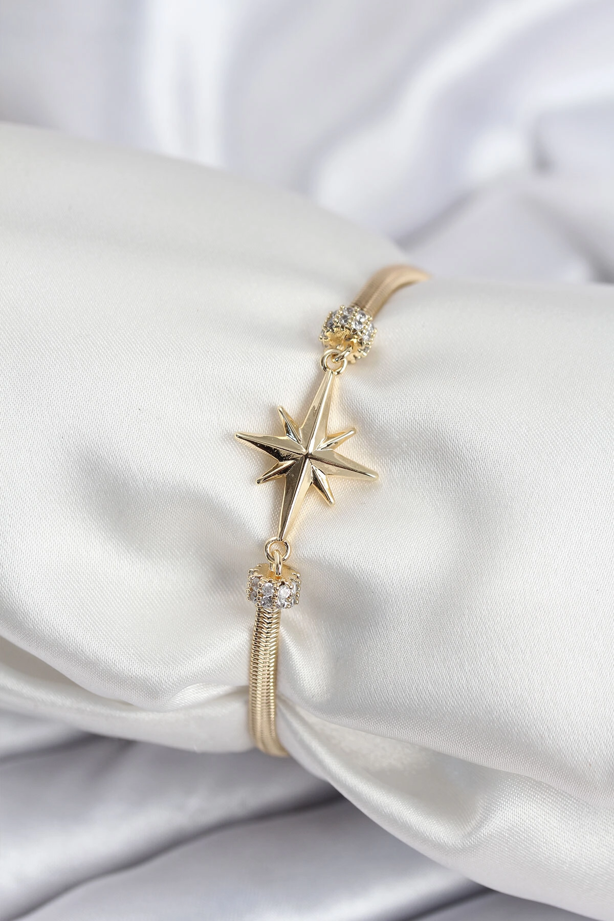 Pirinç VIP Seri Gold Renk Kutup Yıldızı Model Kadın Bileklik-0