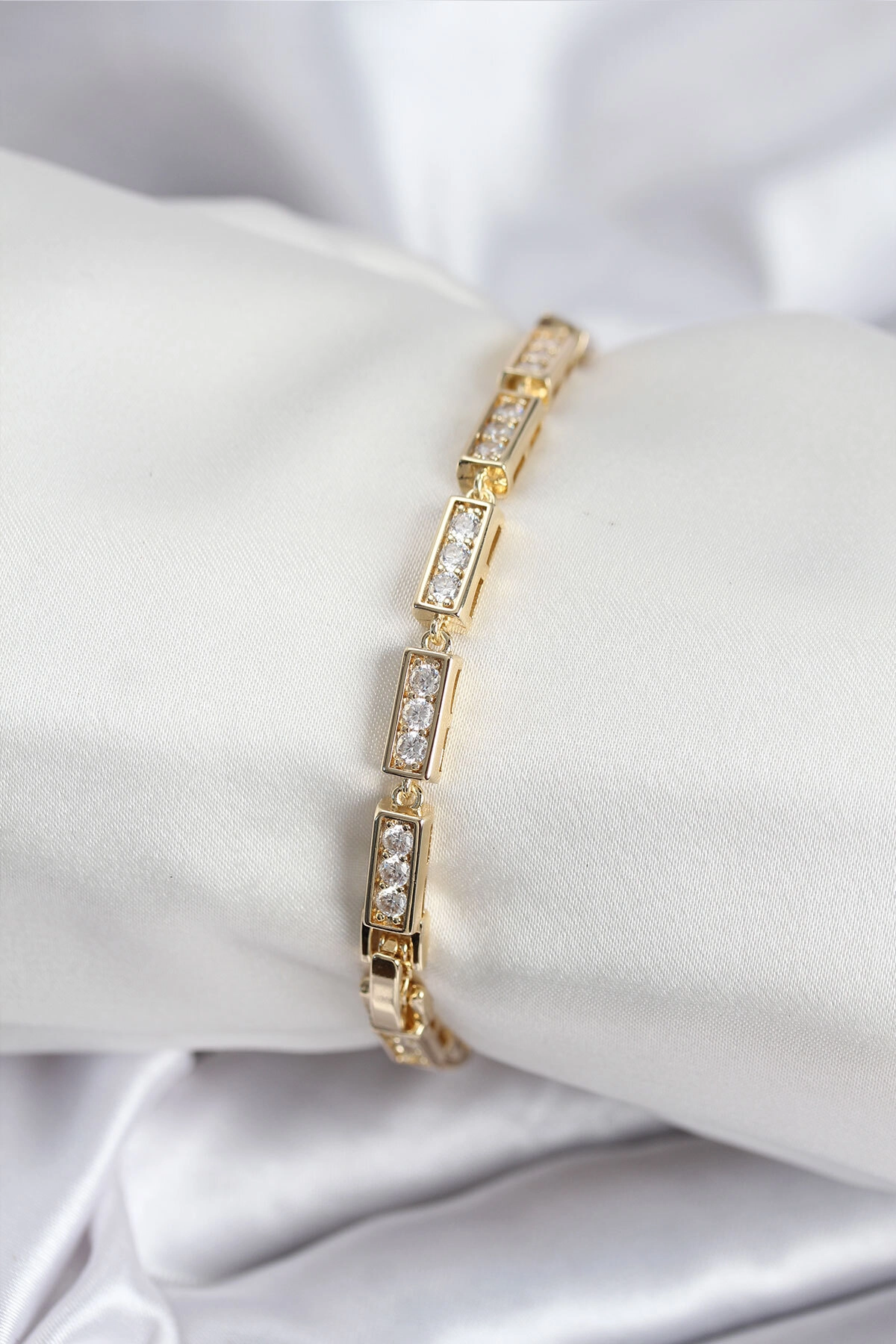 Pirinç VIP Seri Gold Renk Parçalı Model Kadın Bileklik-0