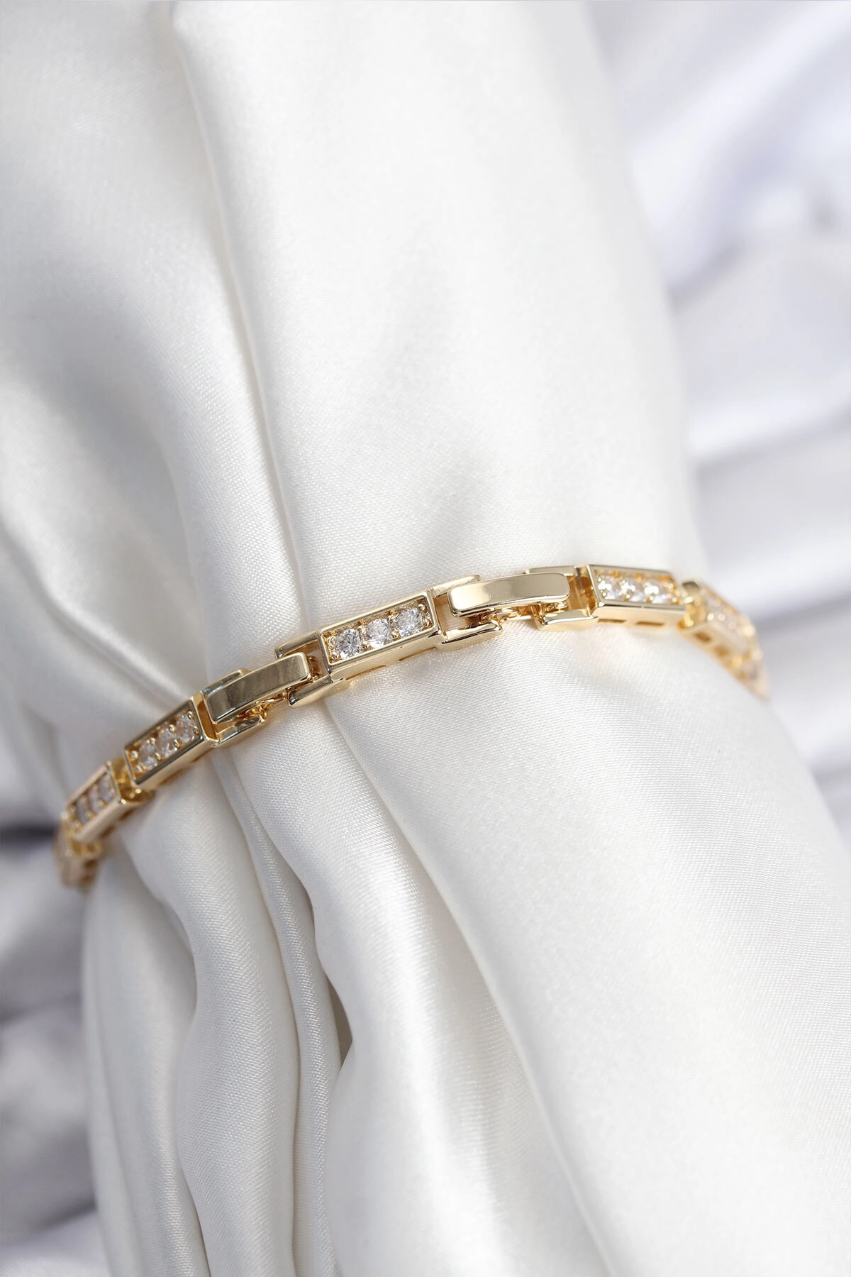 Pirinç VIP Seri Gold Renk Parçalı Model Kadın Bileklik-1