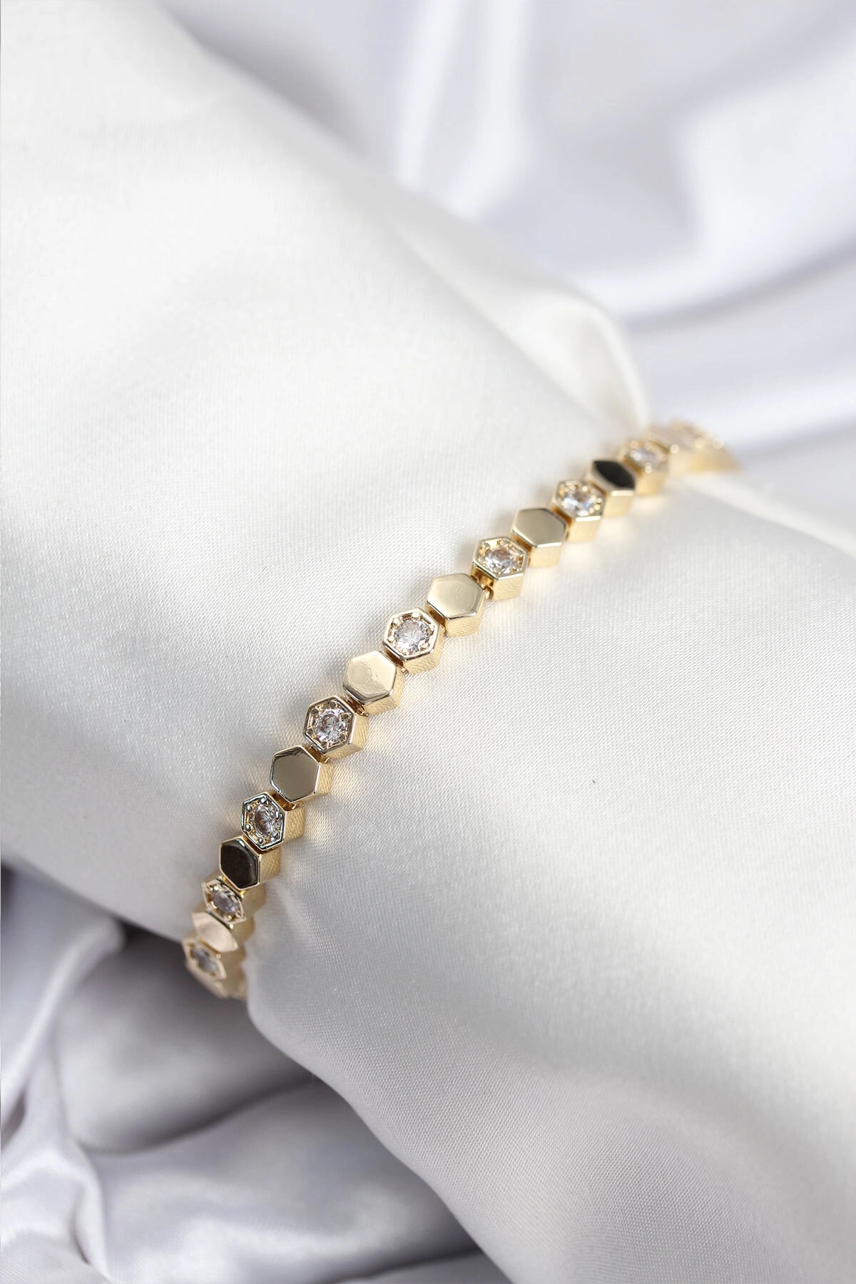 Pirinç VIP Seri Gold Renk Petek Model Kadın Bileklik-0