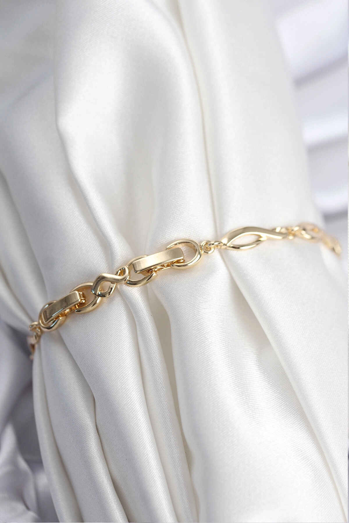 Pirinç VIP Seri Gold Renk Sıralı Damla Model Kadın Bileklik-1