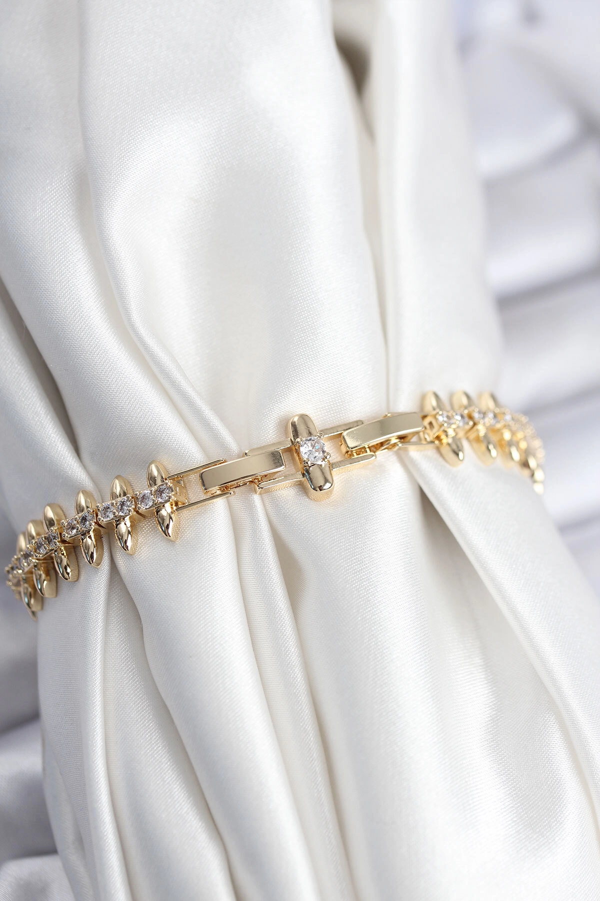 Pirinç VIP Seri Gold Renk Sıralı Damla Model Kadın Bileklik-1