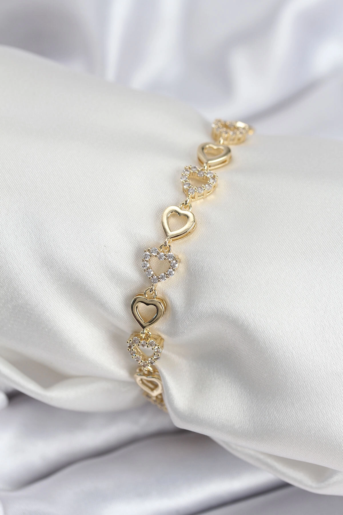 Pirinç VIP Seri Gold Renk Sıralı Kalp Model Kadın Bileklik-0