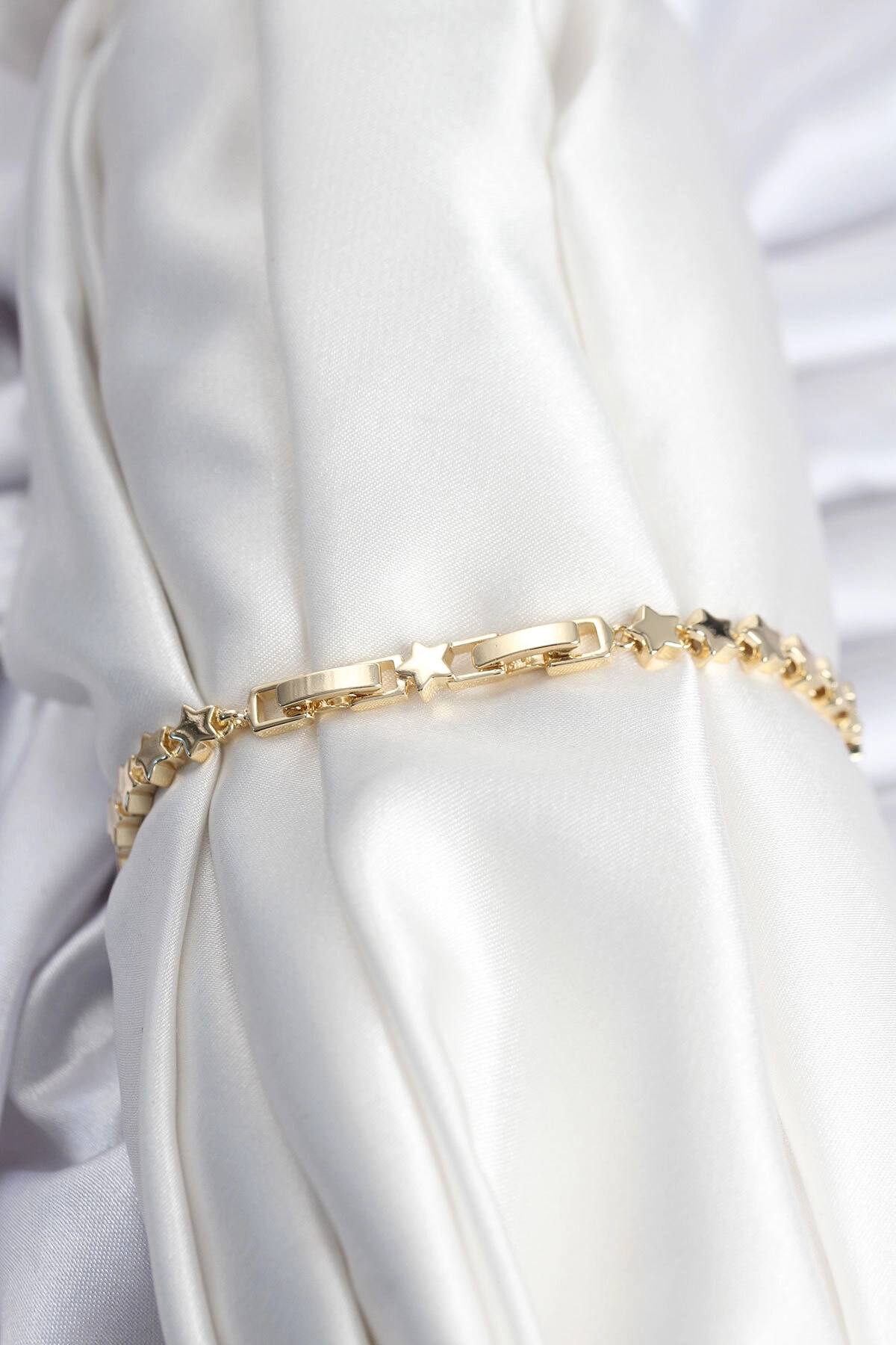 Pirinç VIP Seri Gold Renk Sıralı Yıldız Model Kadın Bileklik-1