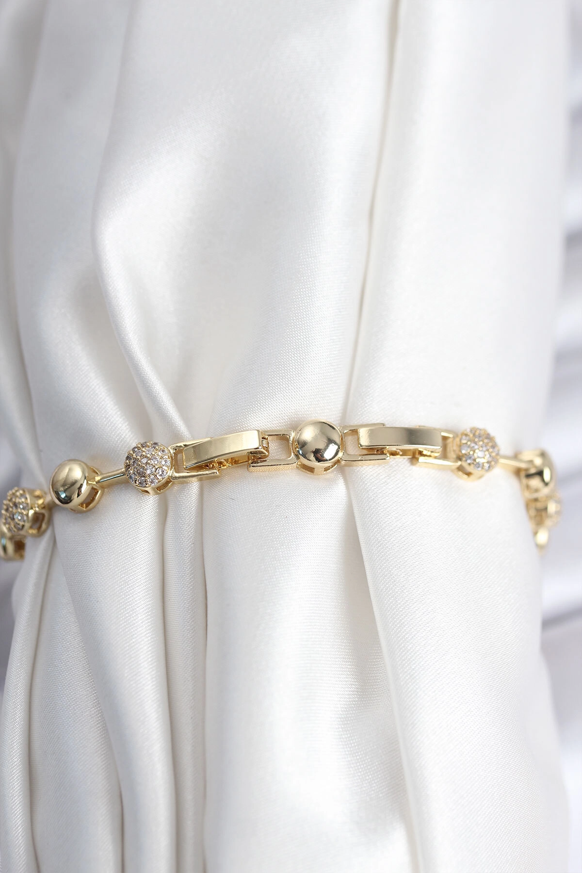 Pirinç VIP Seri Gold Renk Topçuk Model Kadın Bileklik-1