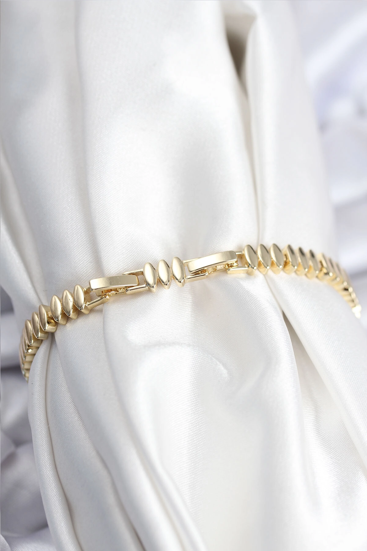 Pirinç VIP Seri Gold Renk Zirkon Taşlı Arpa Model Kadın Bileklik-1