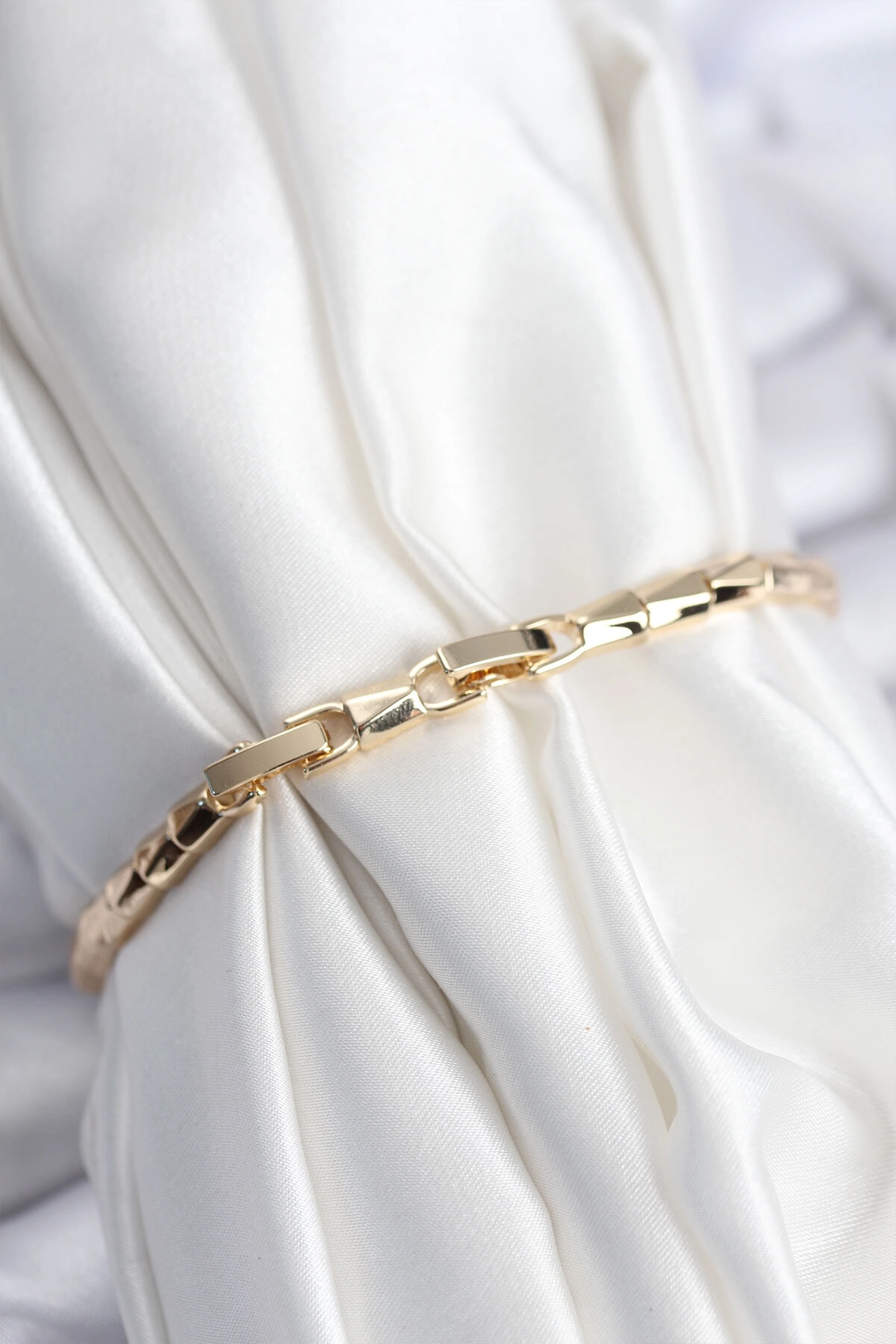 Pirinç VIP Seri Gold Renk Zirkon Taşlı Yıldız Model Kadın Bileklik-1