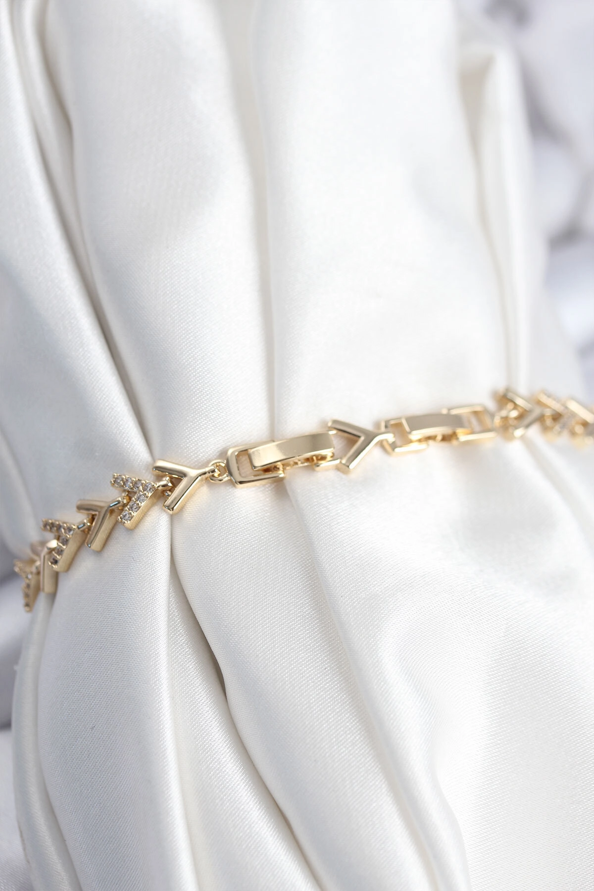 Pirinç VIP Seri Gold Zirkon Taşlı Balık Sırtı Model Kadın Bileklik-1