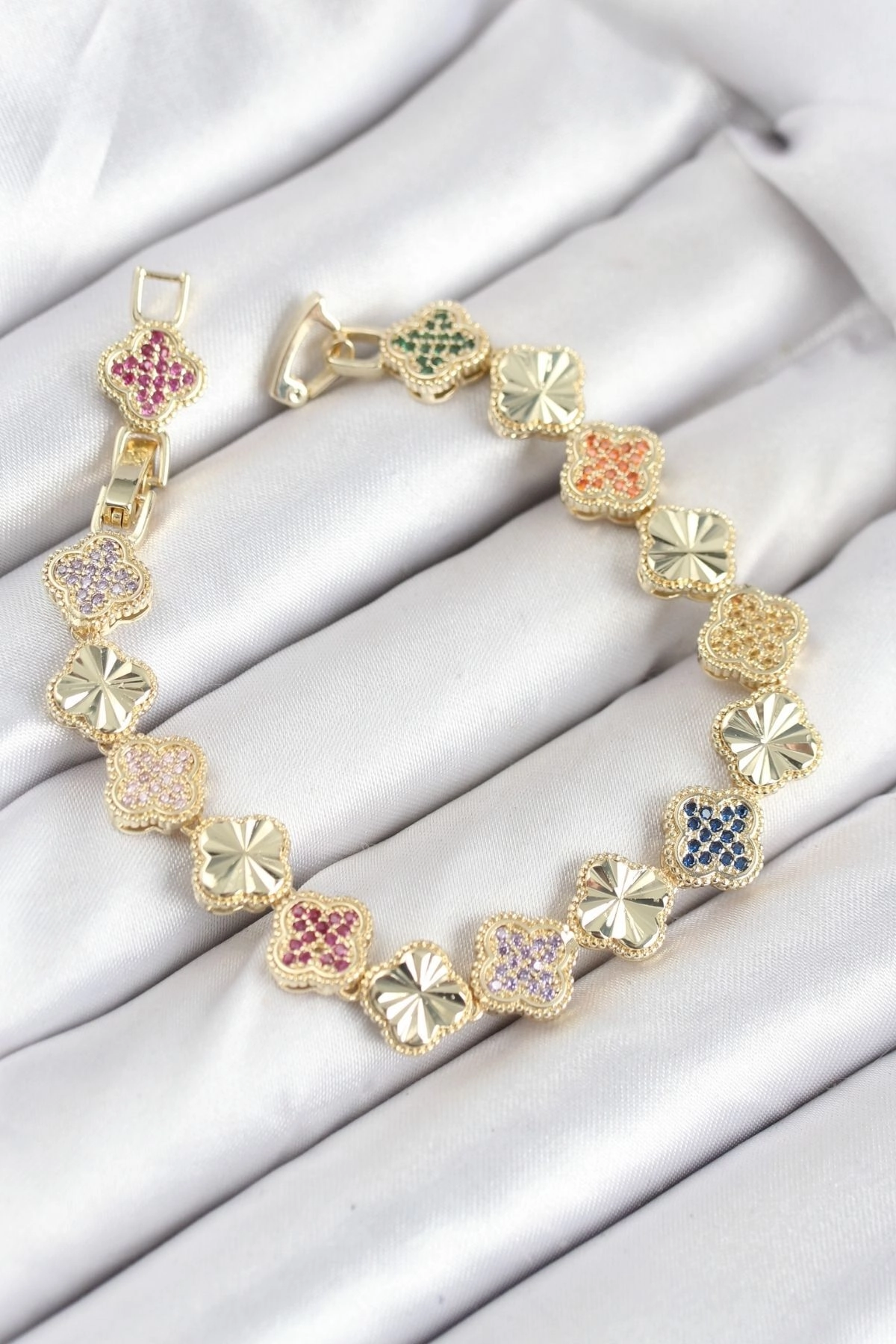 Pirinç VIP Seri Yonca Zirkon Taşlı Kadın Bileklik-1