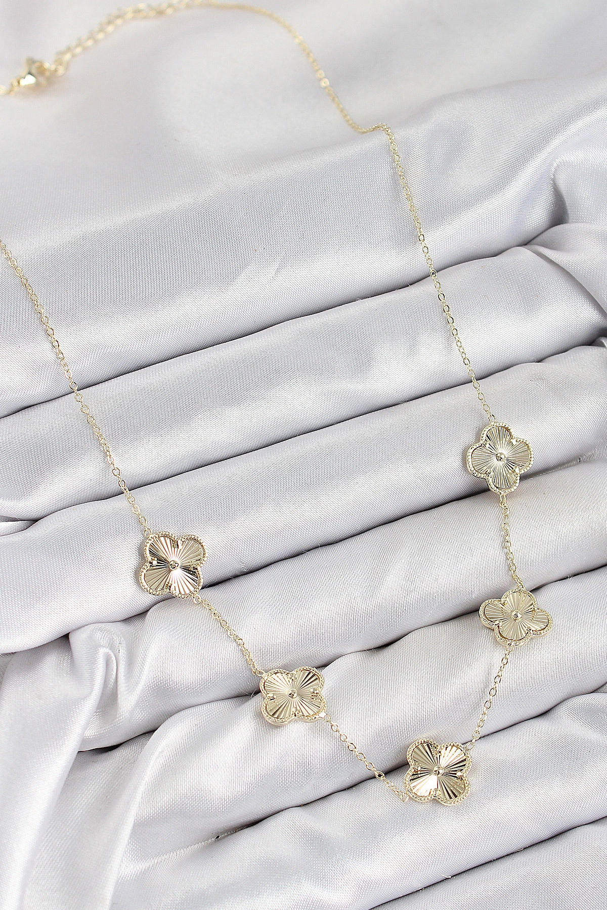 Pirinç VIP Yonca Model Gold Renk Kadın Kolye-1