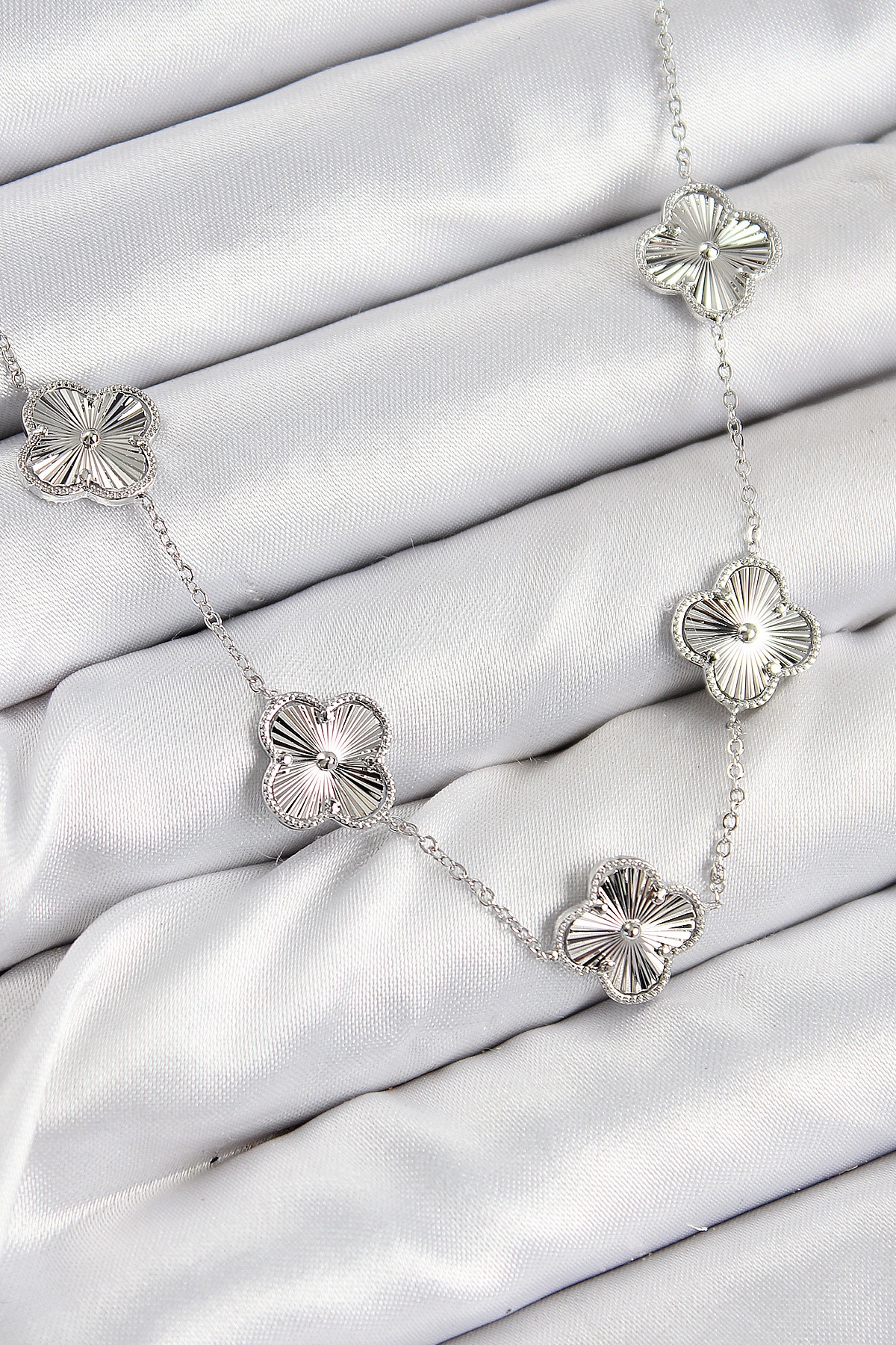 Pirinç VIP Yonca Model Gümüş Renk Kadın Kolye-0