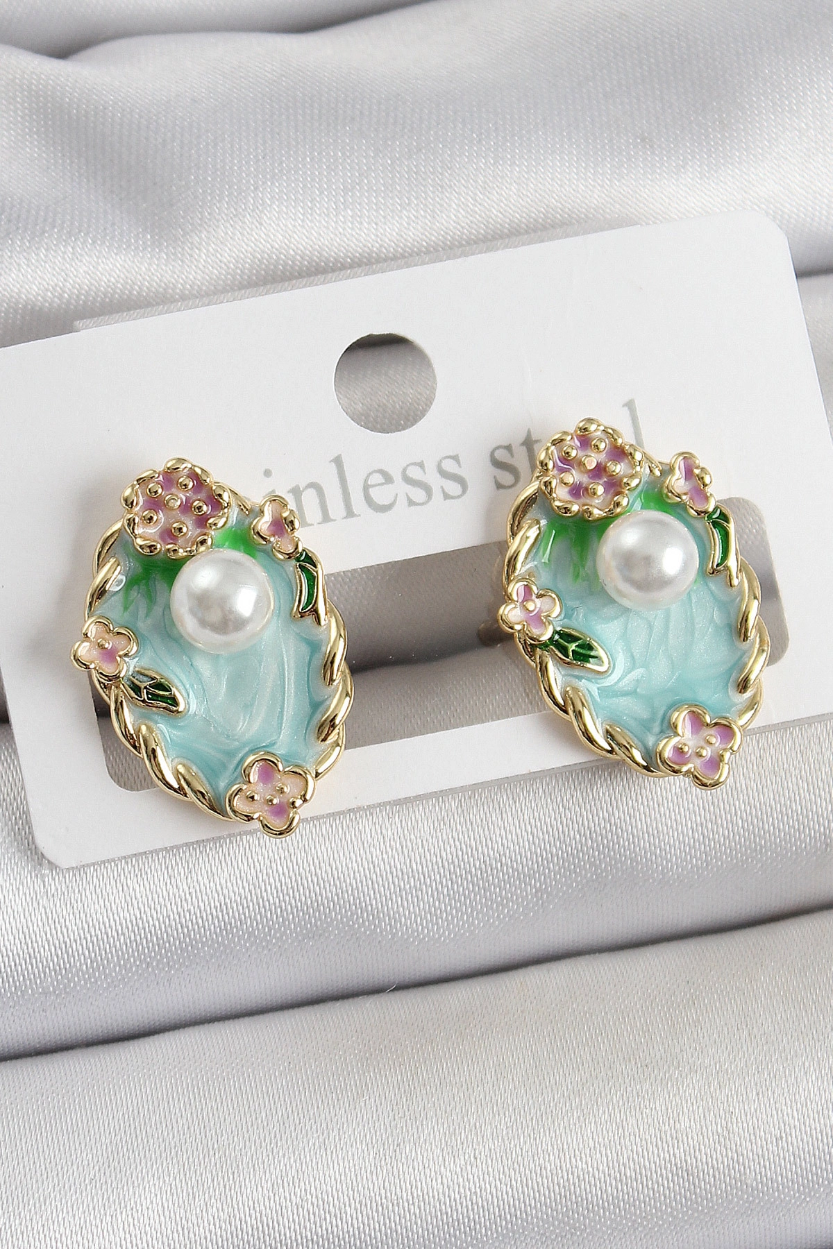 Pirinç Yeşil Mineli İnci Detaylı Sanatsal Portre Model Gold Renk Kadın Küpe-0