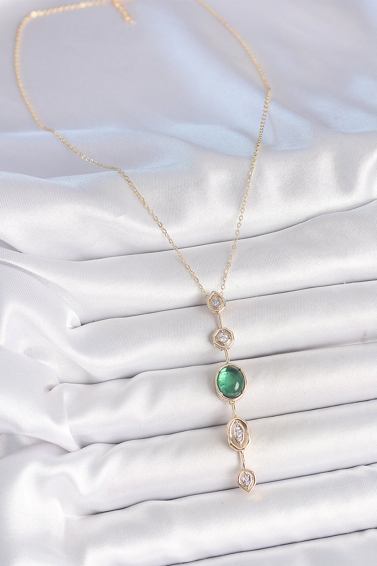 Pirinç Zincir Zümrüt Yeşil Gold Renk Zirkon Taşlı Y Kolye-1
