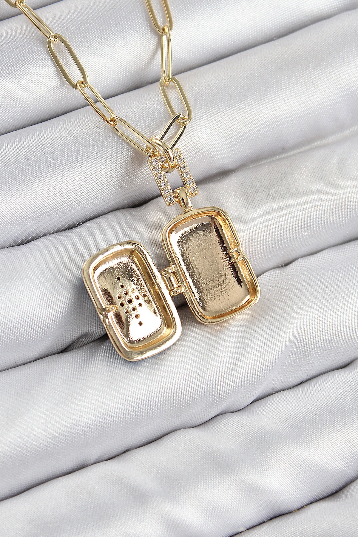 Pirinç Zirkon Taşlı Açılabilir Kutup Yıldızı Model Gold Renk Kadın Kolye-1