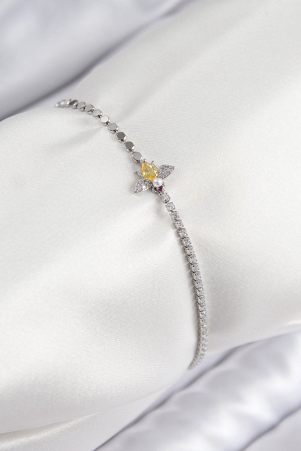 Pirinç Zirkon Taşlı Arı Model Ezme Zincir Gümüş Renk Kadın Bileklik-0