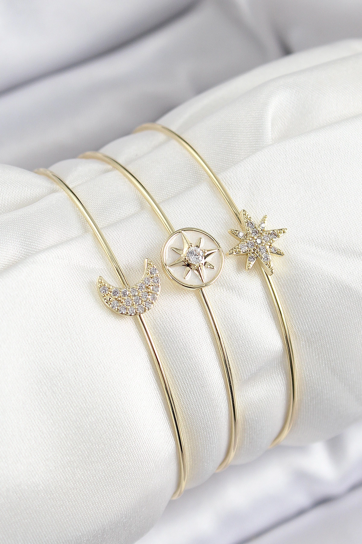 Pirinç Zirkon Taşlı Ay Ve Kutup Yıldızı Model Gold Renk Vip 3'lü Kadın Bileklik-0