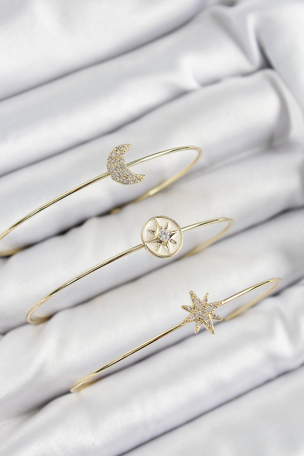 Pirinç Zirkon Taşlı Ay Ve Kutup Yıldızı Model Gold Renk Vip 3'lü Kadın Bileklik-1