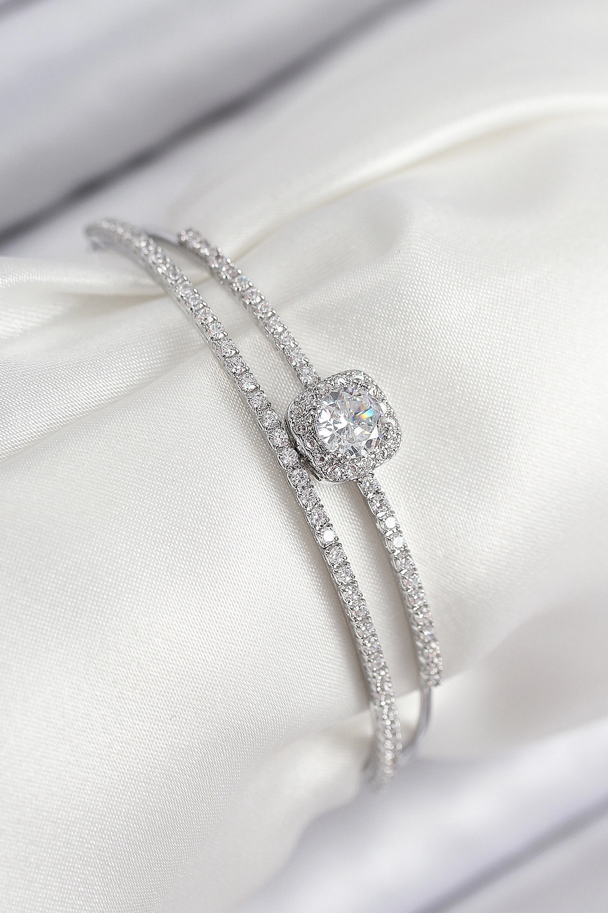 Pirinç Zirkon Taşlı Baget Model Gümüş Renk Kadın Bileklik-0