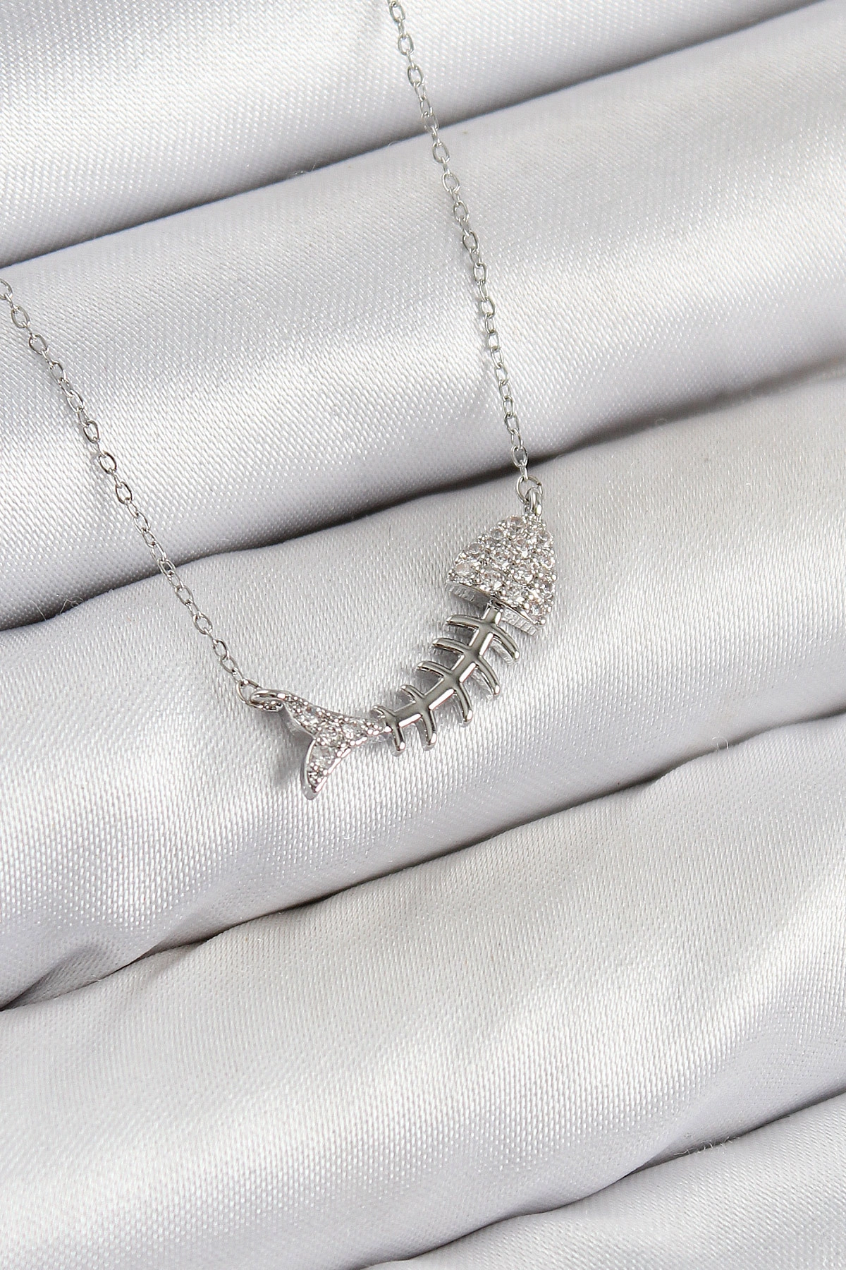 Pirinç Zirkon Taşlı Balık Kılçığı Model Gümüş Renk Kadın Kolye-0