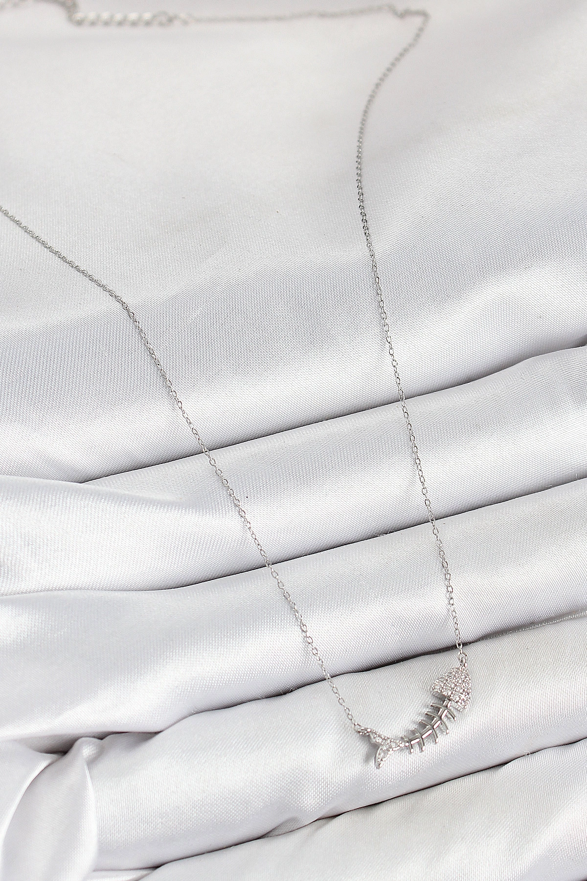 Pirinç Zirkon Taşlı Balık Kılçığı Model Gümüş Renk Kadın Kolye-1