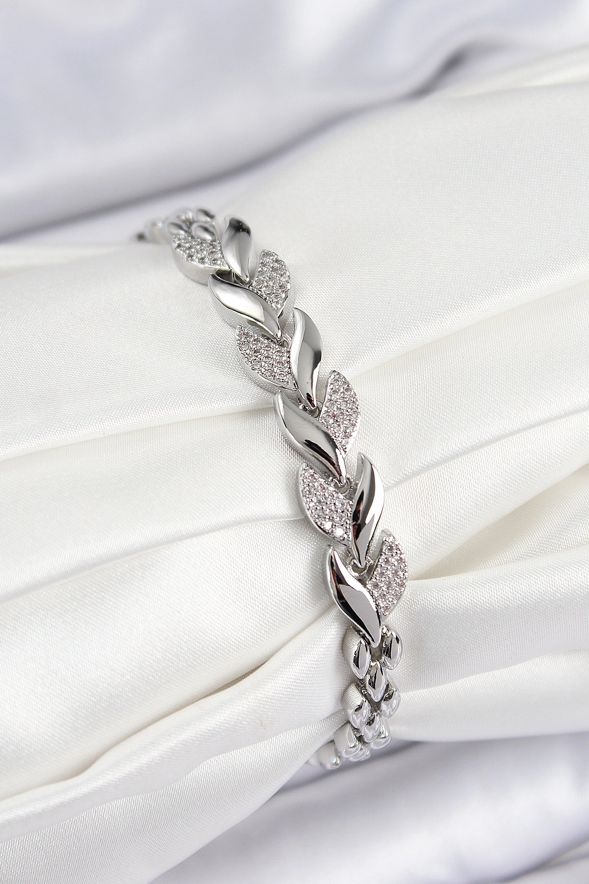 Pirinç Zirkon Taşlı Balık Kuyruğu Model Gümüş Renk Kadın Bileklik-0