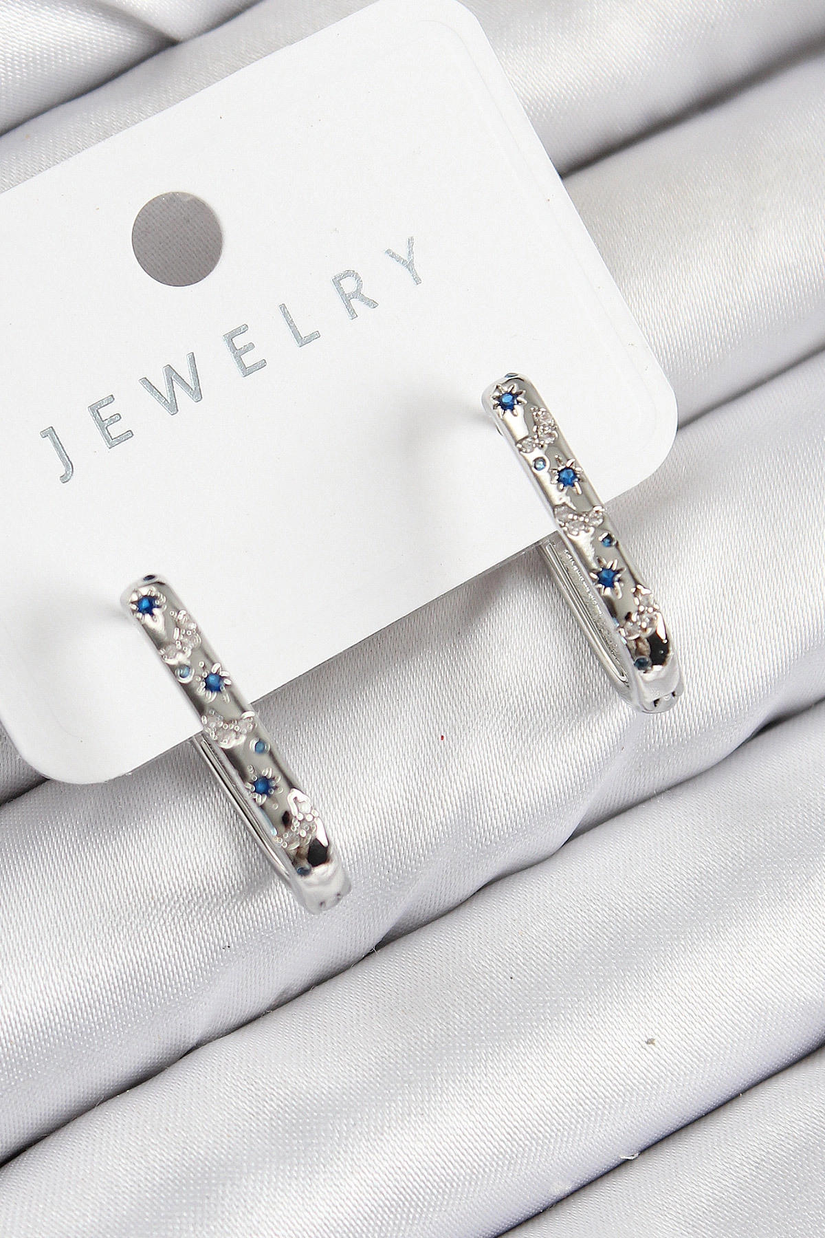 Pirinç Zirkon Taşlı Çiçek Desenli Model Gümüş Renk Kadın Küpe-0