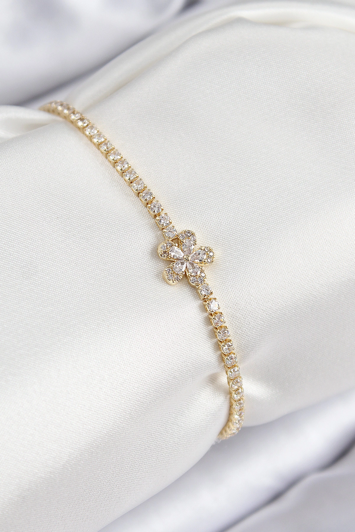 Pirinç Zirkon Taşlı Çiçek Model Gold Renk Kadın Bileklik-0