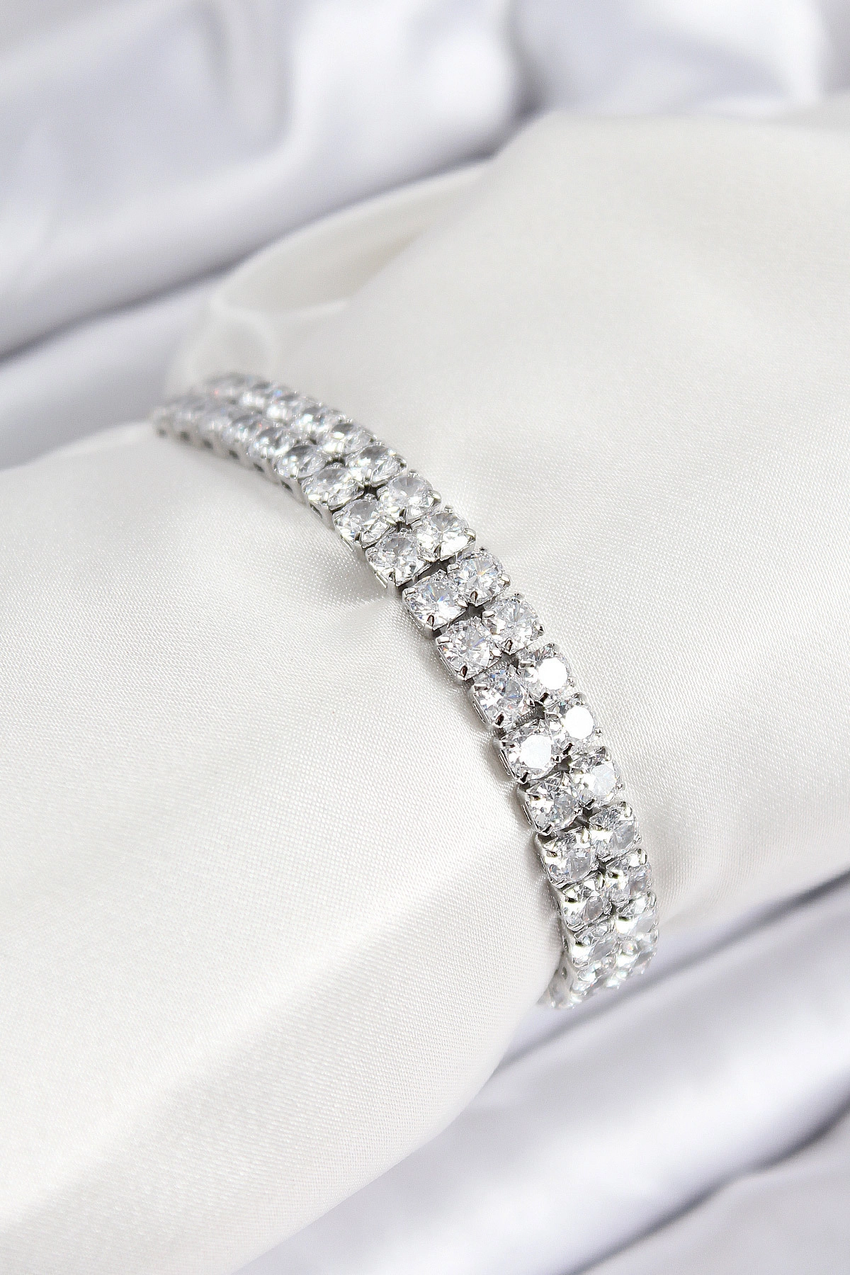 Pirinç Zirkon Taşlı Çift Sıra Kare Model Gümüş Renk Asansörlü Kadın Bileklik-0