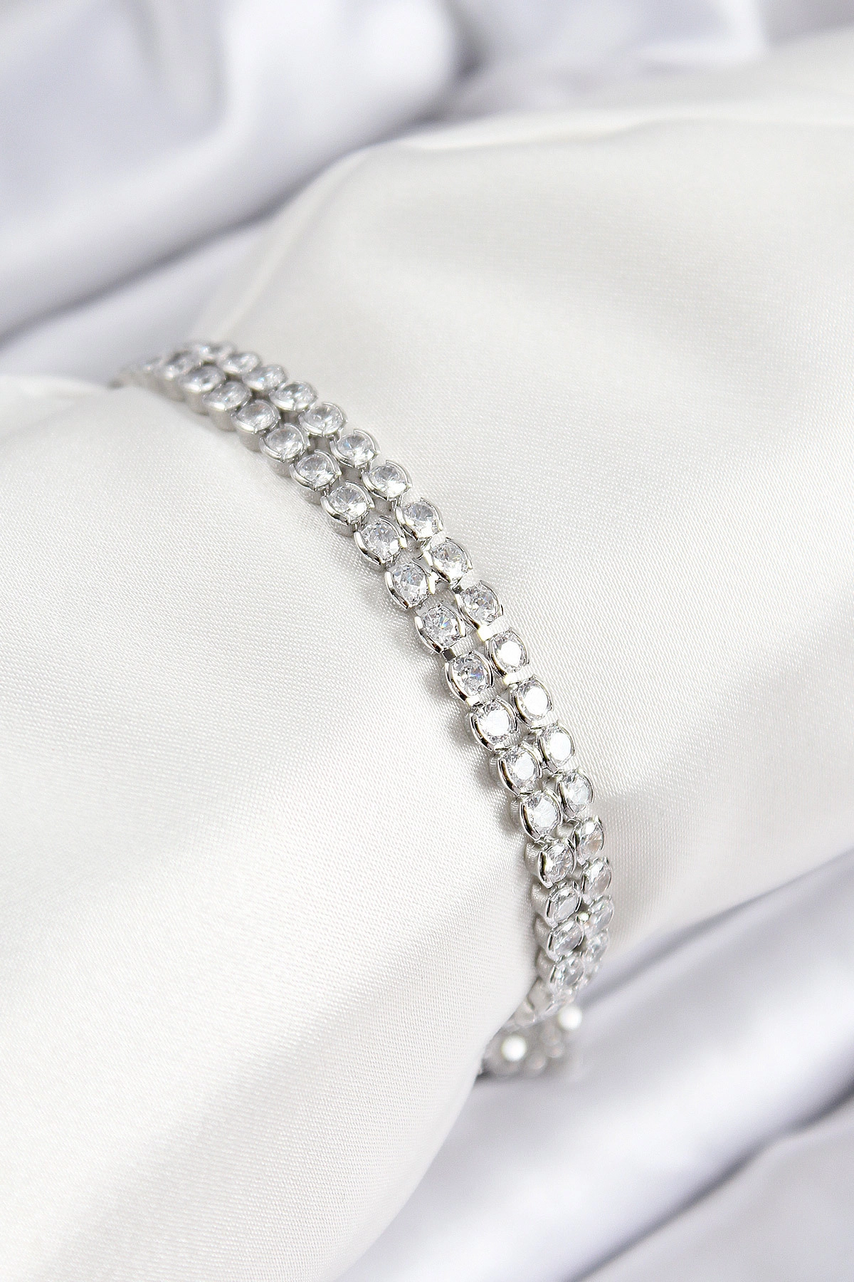 Pirinç Zirkon Taşlı Çift Sıra Model Gümüş Renk Asansörlü Kadın Bileklik-0