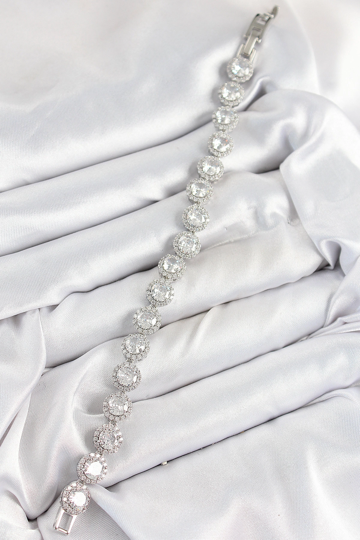 Pirinç Zirkon Taşlı Daire Baget Model Gümüş Renk VIP Seri Kadın Bileklik-1