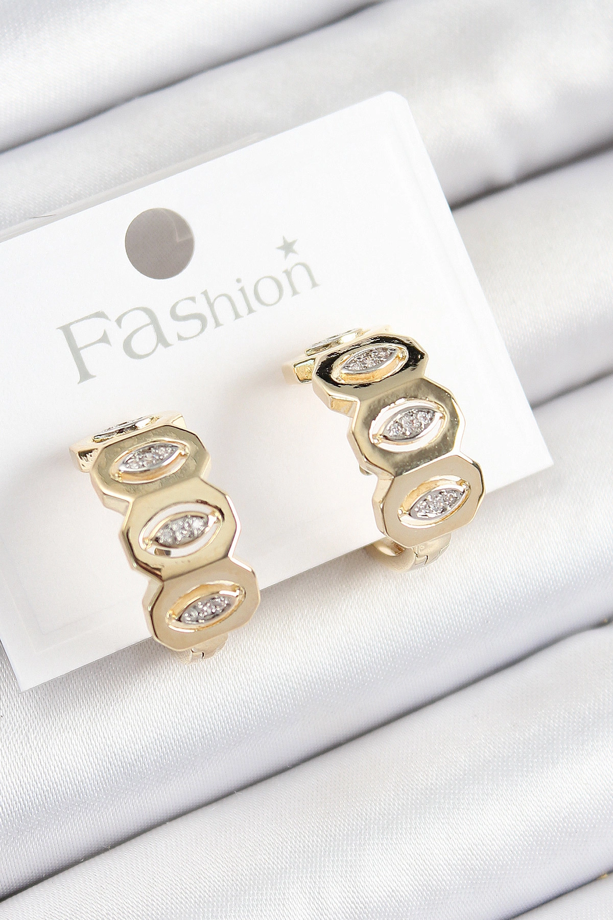 Pirinç Zirkon Taşlı Damla Figürlü Halka Model Gold Renk Kadın Küpe-0