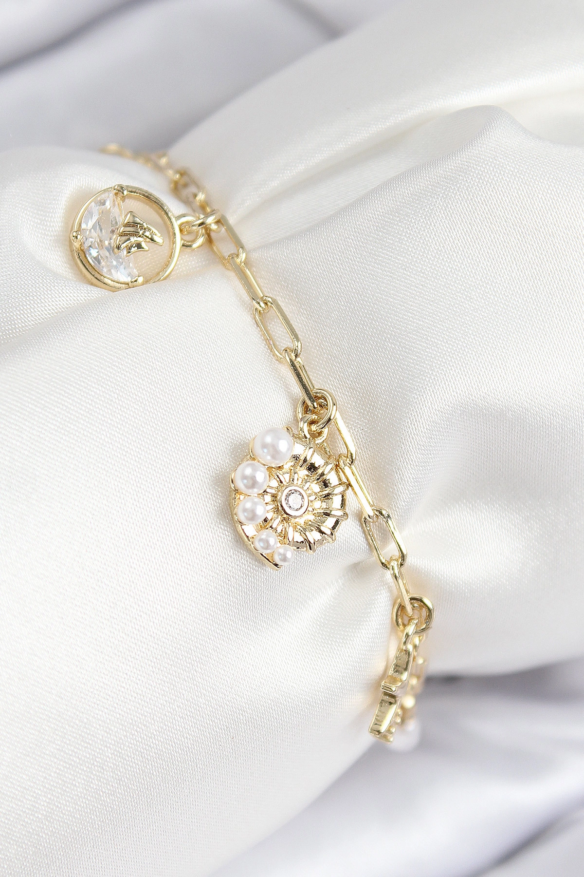 Pirinç Zirkon Taşlı Deniz Kabuğu Model Gold Renk Kadın Bileklik-0