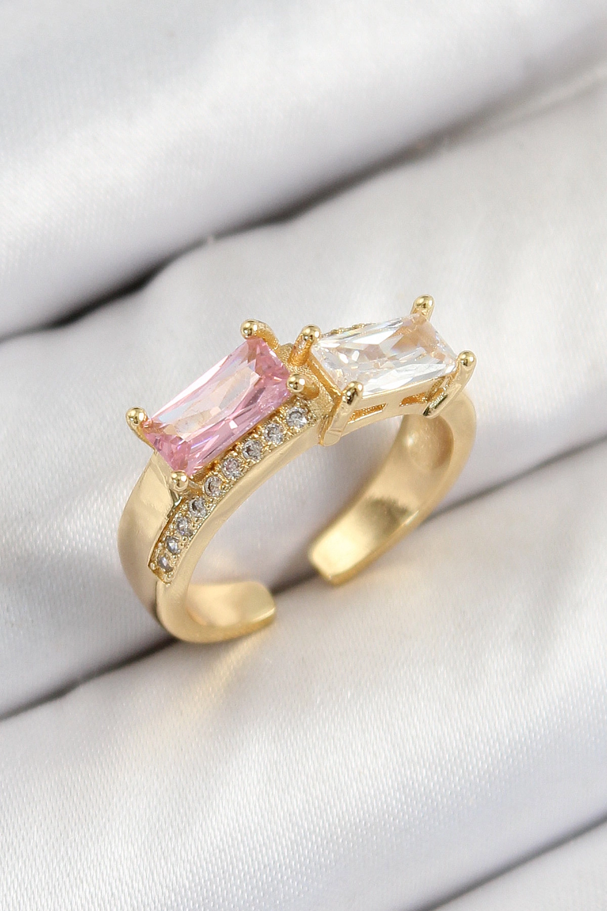 Pirinç Zirkon Taşlı Dikdörtgen Model Gold Renk Kadın Yüzük-0