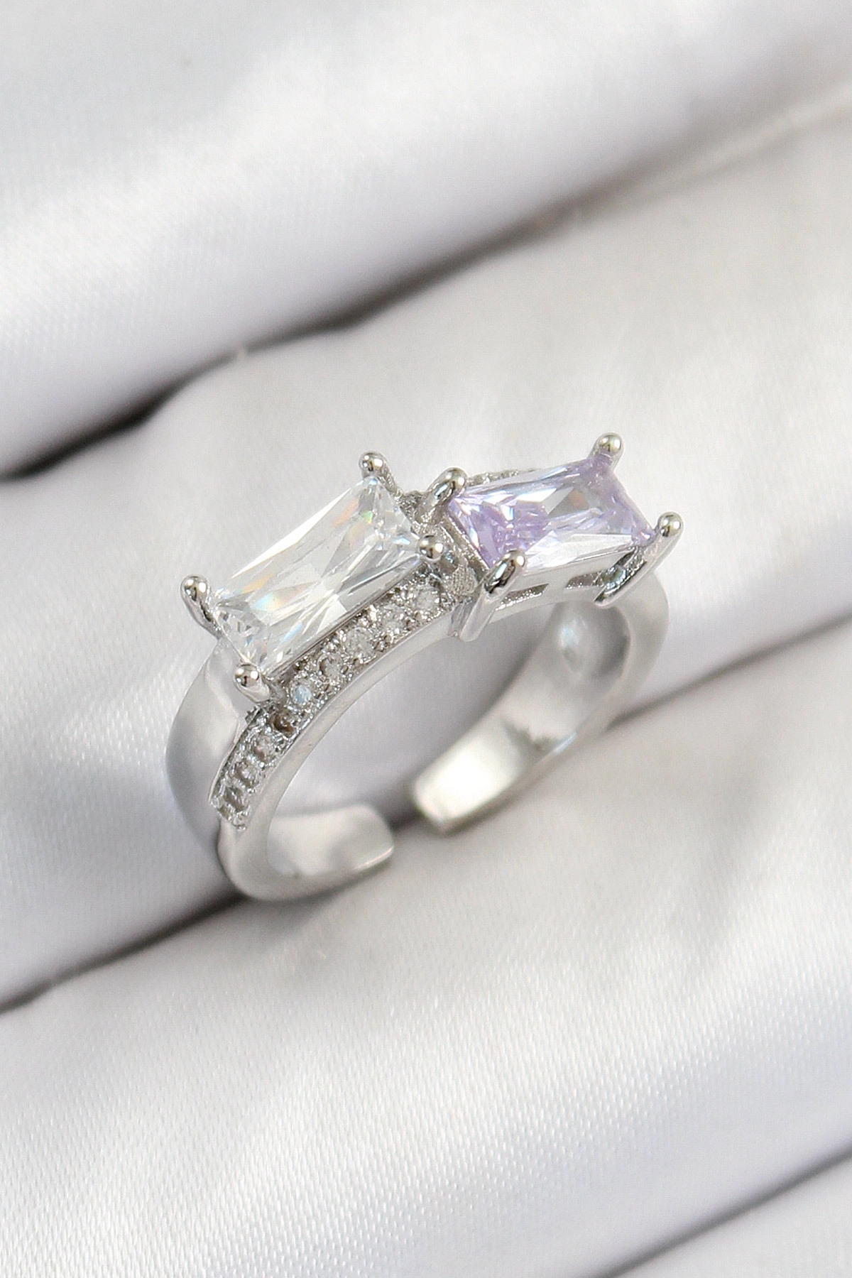 Pirinç Zirkon Taşlı Dikdörtgen Model Gümüş Renk Kadın Yüzük-0