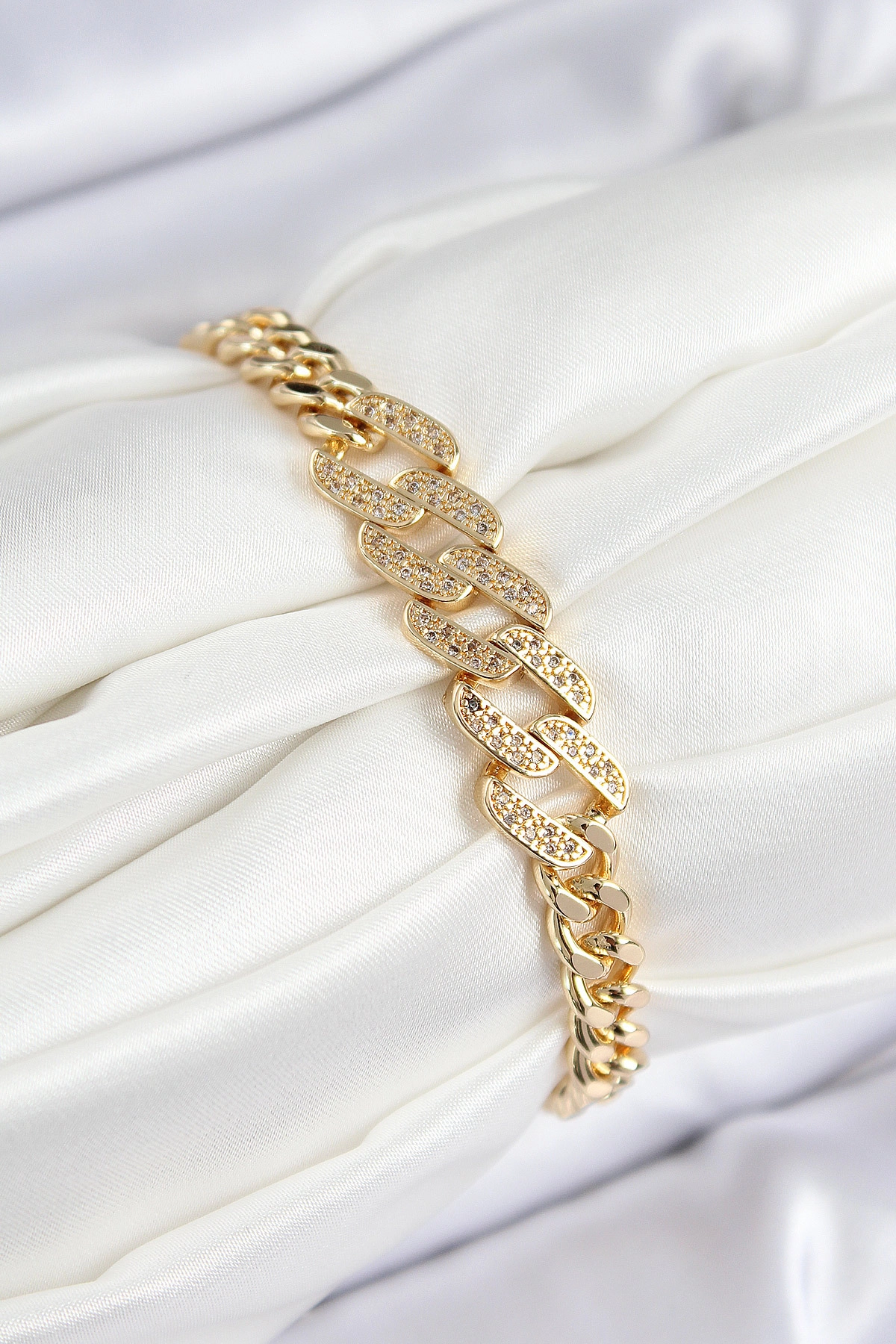 Pirinç Zirkon Taşlı Ezme Küba Zincir Model Gold Renk Kadın Bileklik-1