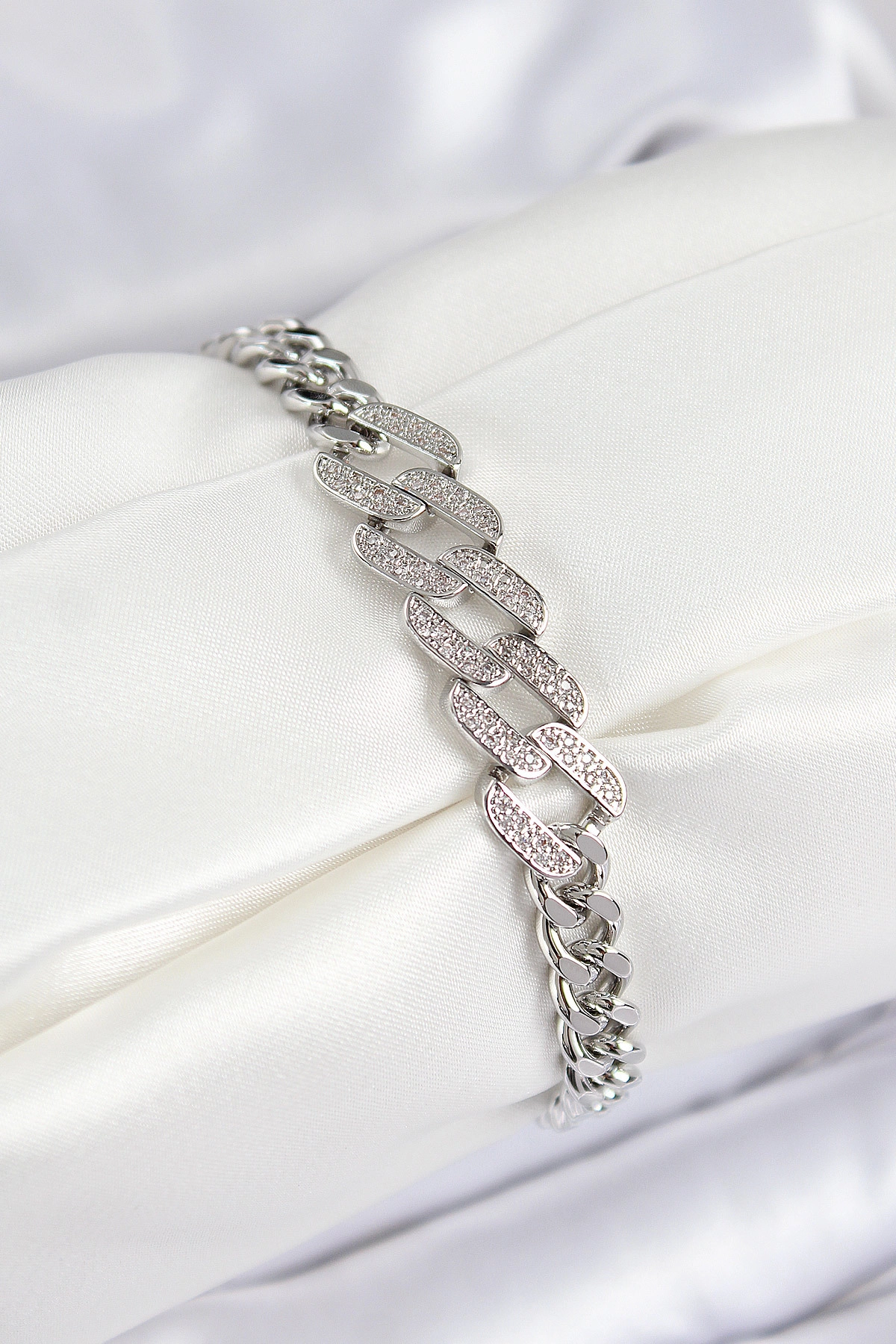 Pirinç Zirkon Taşlı Ezme Küba Zincir Model Gümüş Renk Kadın Bileklik-0