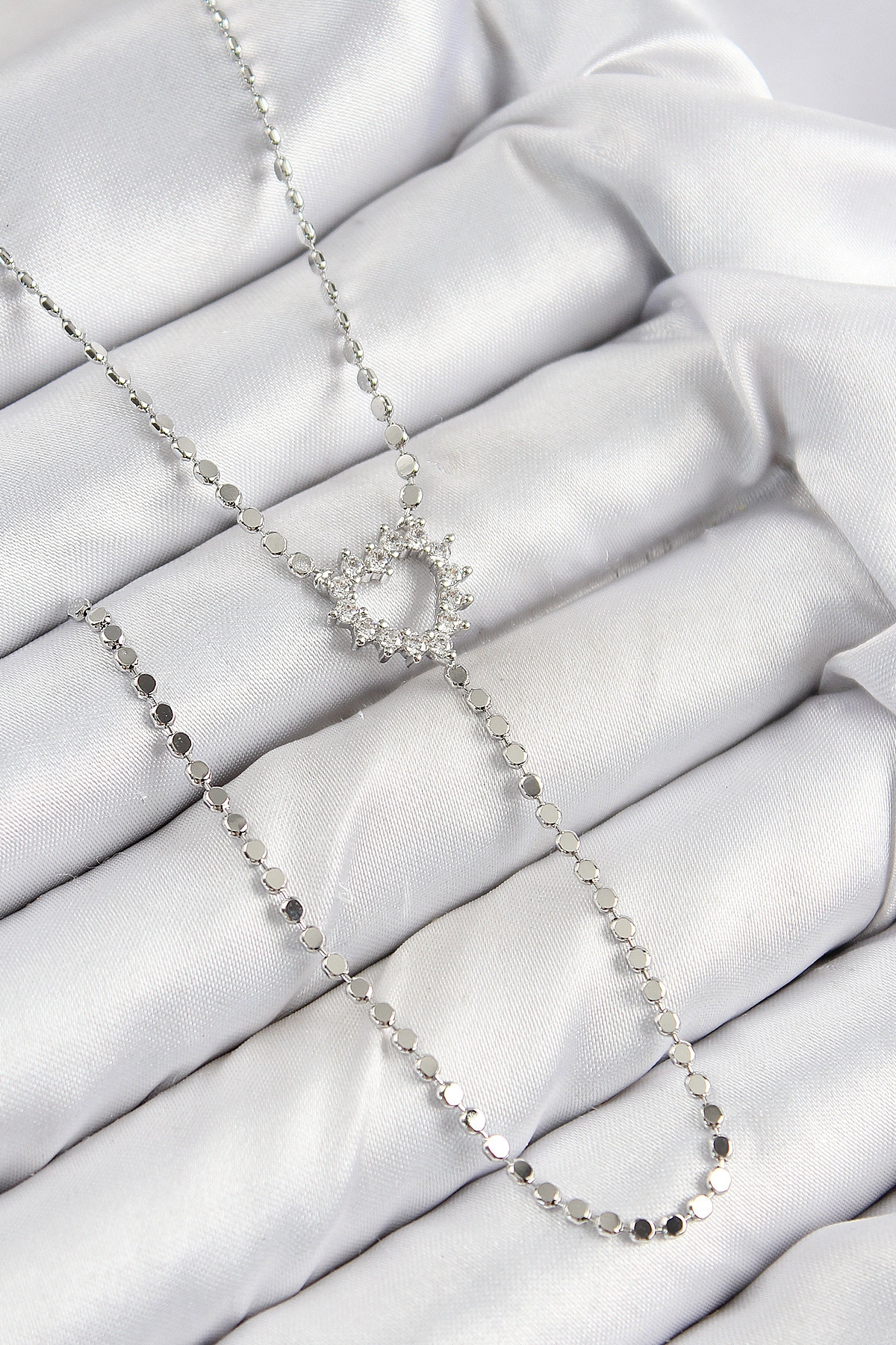 Pirinç Zirkon Taşlı Ezme Zincirli Kalp Model Gümüş Renk Y Kolye-0