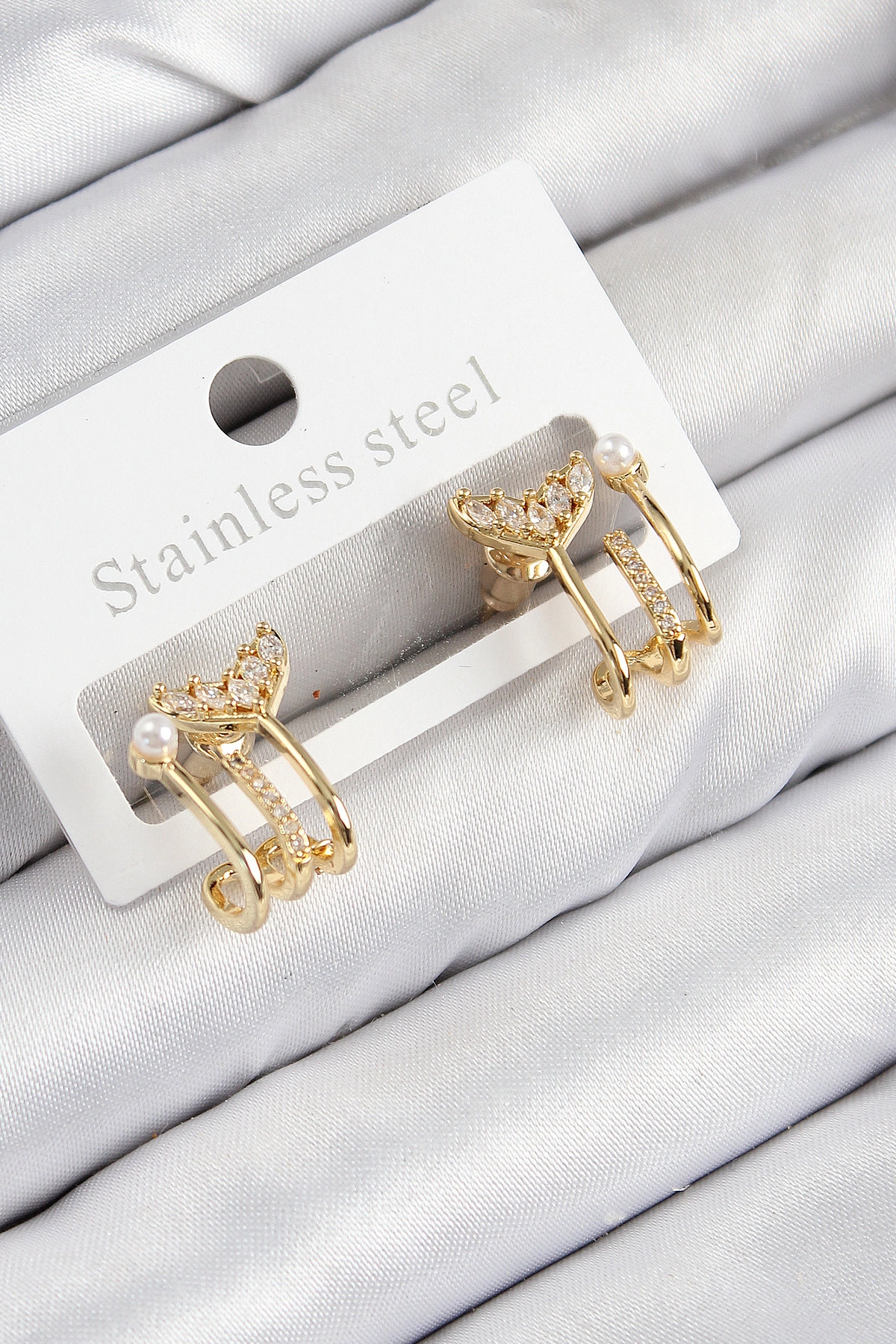 Pirinç Zirkon Taşlı İnci Detaylı Balık Kuyruğu Model Gold Renk Kadın Küpe-0