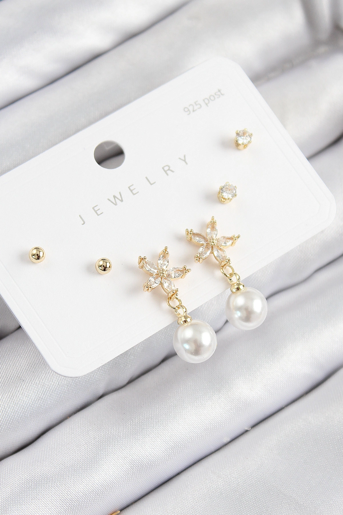 Pirinç Zirkon Taşlı İnci Sallantılı Çiçek Model Gümüş Renk 925 Ayar Gümüş Çivi Kadın Küpe Set-0