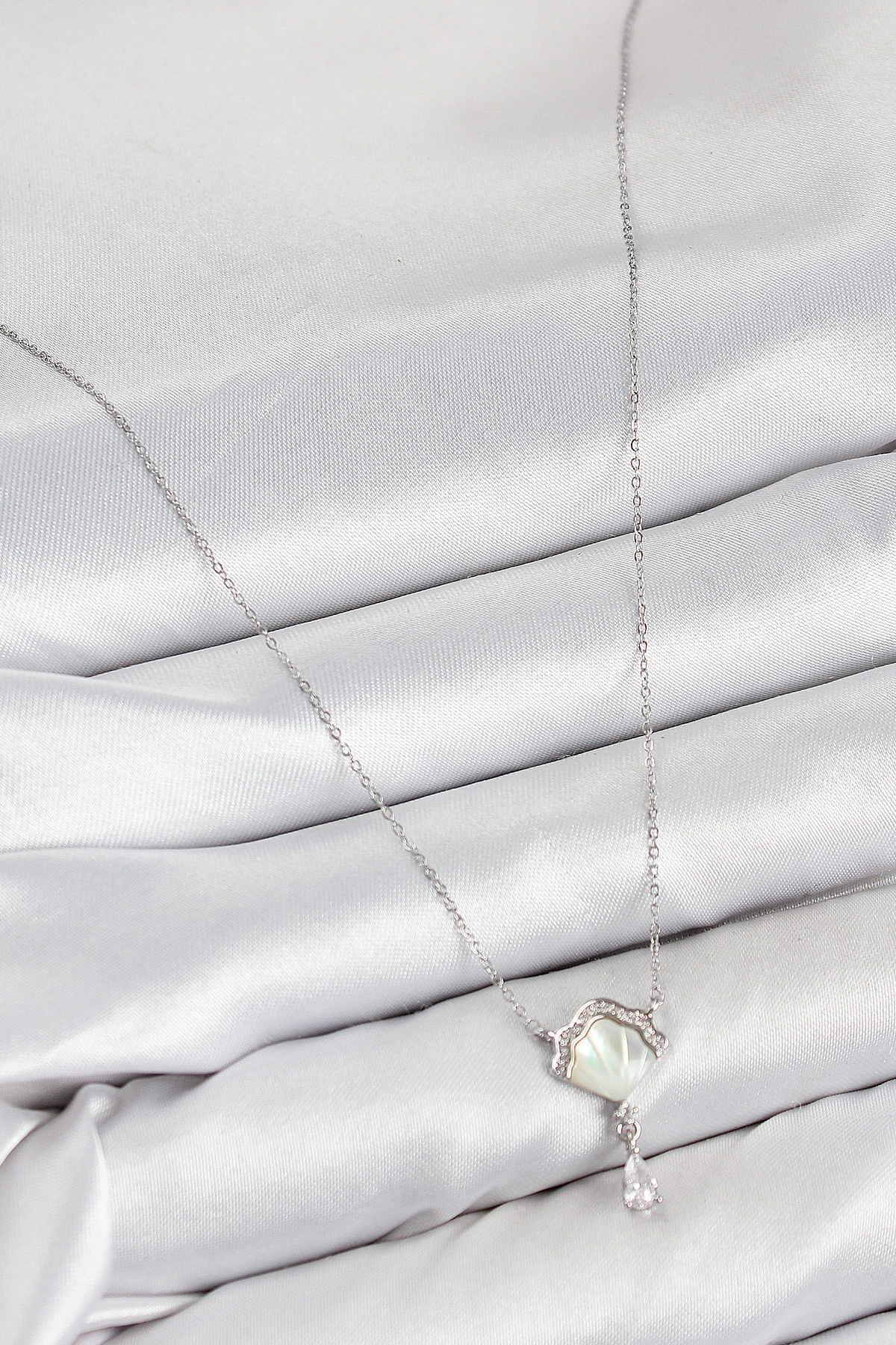 Pirinç Zirkon Taşlı İstiridye Model Gümüş Renk Kadın Kolye-1